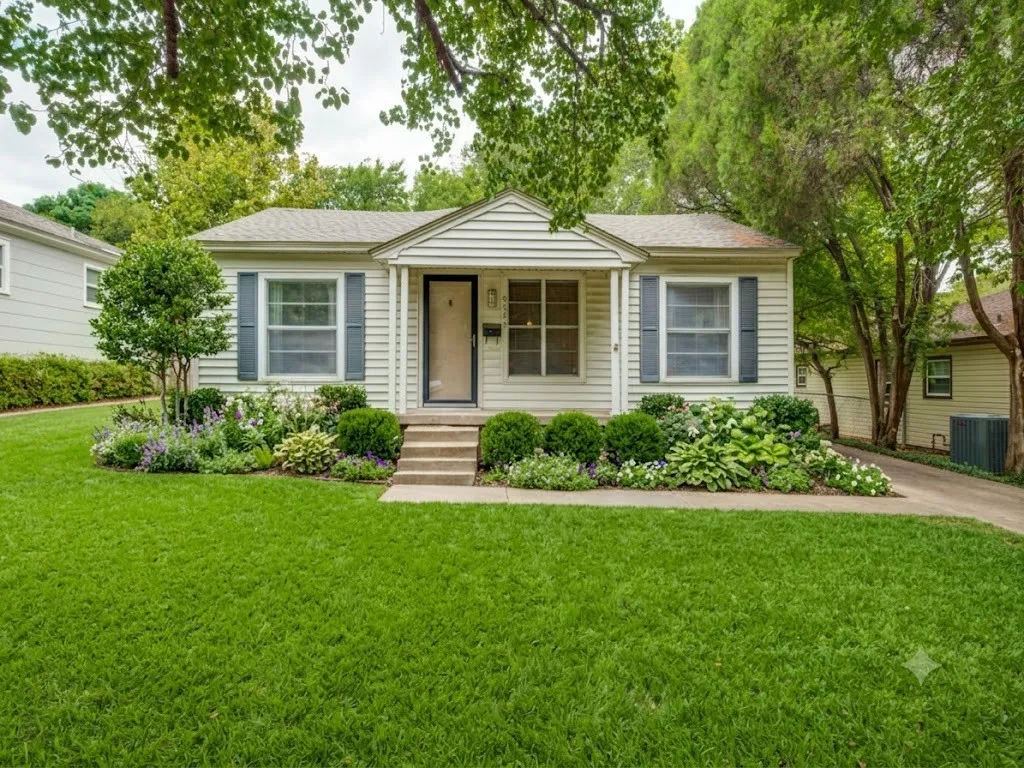 Single Family Residence For Sale in Dallas County , 9543 Peninsula Drive, Dallas, Texas 75218, 2 Bedroom, 1 Bathroom, Garage spaces, 1,141 Sqft, built in 1947, mls#21344554, Real Estate Agent in Dallas, Homes For Sale in Dallas county, Homes For Sale in Dallas, Realtor in Dallas Texas, Real Estate Brokerage Independent Realty Texas, Luminita Cordes Realtor