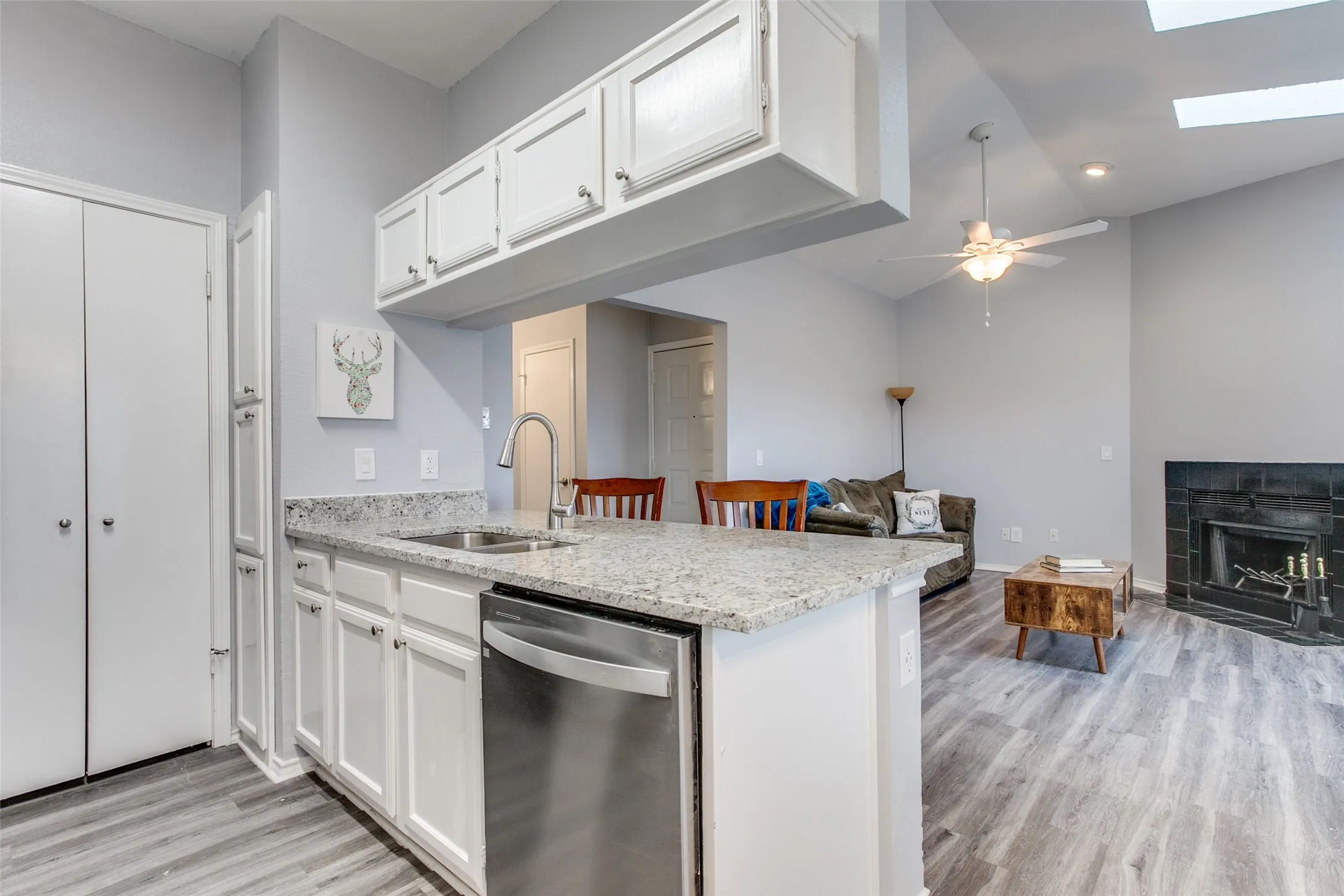 Condominium For Sale in Dallas County , 7340 Skillman Street 1004, Dallas, Texas 75231, 1 Bedroom, 1 Bathroom, Garage spaces, 673 Sqft, built in 1983, mls#21347005, Real Estate Agent in Dallas, Homes For Sale in Dallas county, Homes For Sale in Dallas, Realtor in Dallas Texas, Real Estate Brokerage Independent Realty Texas, Luminita Cordes Realtor