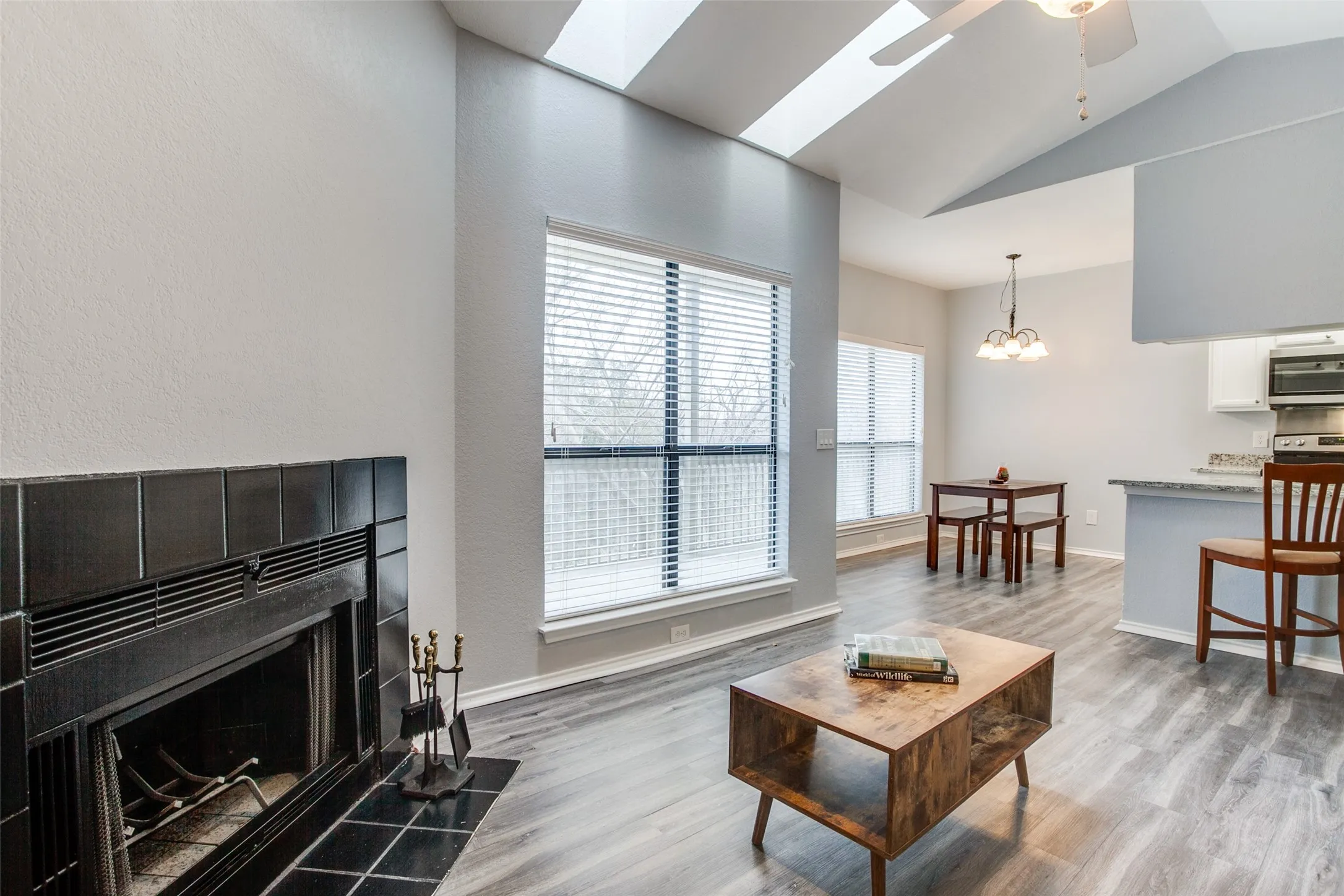 Condominium For Sale in Dallas County , 7340 Skillman Street 1004, Dallas, Texas 75231, 1 Bedroom, 1 Bathroom, Garage spaces, 673 Sqft, built in 1983, mls#21347005, Real Estate Agent in Dallas, Homes For Sale in Dallas county, Homes For Sale in Dallas, Realtor in Dallas Texas, Real Estate Brokerage Independent Realty Texas, Luminita Cordes Realtor
