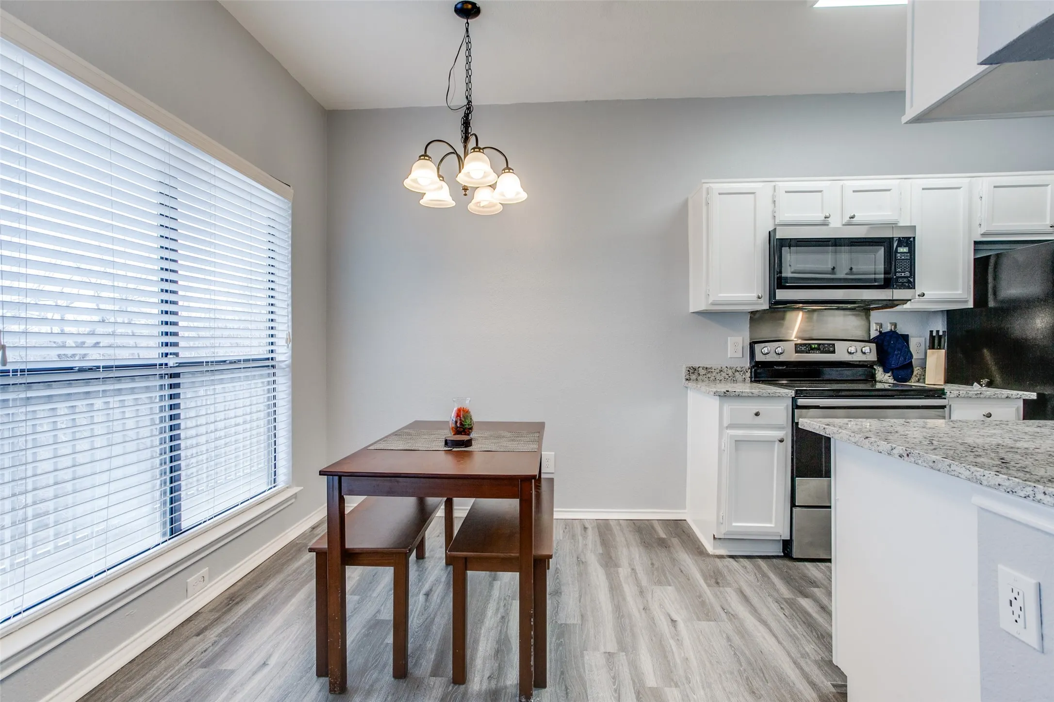 Condominium For Sale in Dallas County , 7340 Skillman Street 1004, Dallas, Texas 75231, 1 Bedroom, 1 Bathroom, Garage spaces, 673 Sqft, built in 1983, mls#21347005, Real Estate Agent in Dallas, Homes For Sale in Dallas county, Homes For Sale in Dallas, Realtor in Dallas Texas, Real Estate Brokerage Independent Realty Texas, Luminita Cordes Realtor