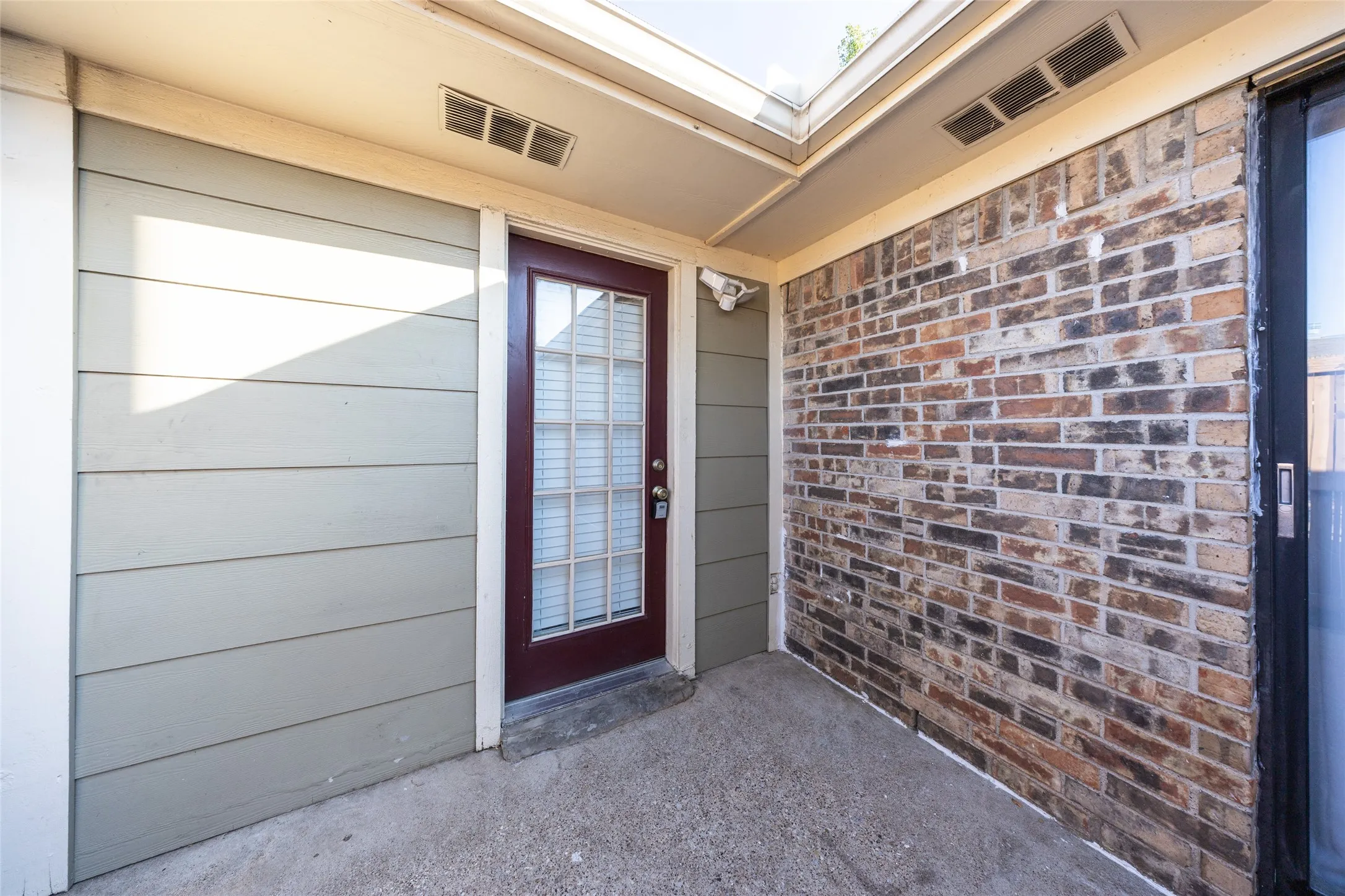 Condominium For Rent in Collin County , 1805 Spring Creek Parkway QQ1, Plano, Texas 75023, 3 Bedroom, 2 Bathroom, Garage spaces, 1,088 Sqft, built in 1982, mls#21346836, Real Estate Agent in Plano, Homes For Rent in Collin county, Homes For Rent in Plano, Realtor in Plano Texas, Real Estate Brokerage Independent Realty Texas, Luminita Cordes Realtor