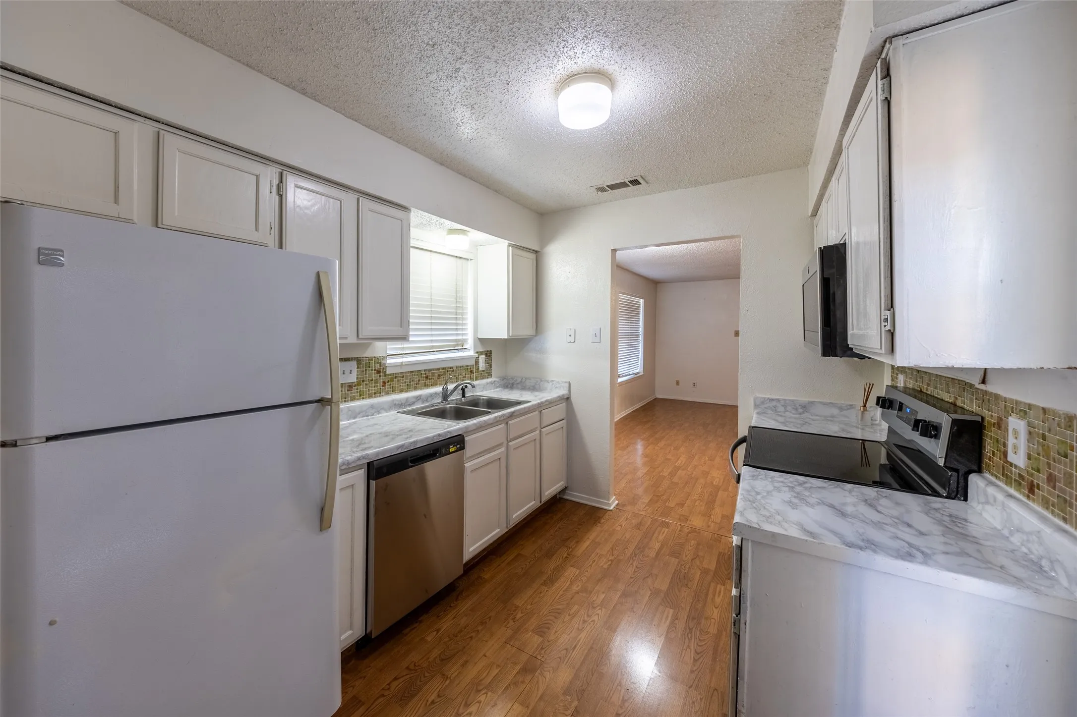 Condominium For Rent in Collin County , 1805 Spring Creek Parkway QQ1, Plano, Texas 75023, 3 Bedroom, 2 Bathroom, Garage spaces, 1,088 Sqft, built in 1982, mls#21346836, Real Estate Agent in Plano, Homes For Rent in Collin county, Homes For Rent in Plano, Realtor in Plano Texas, Real Estate Brokerage Independent Realty Texas, Luminita Cordes Realtor
