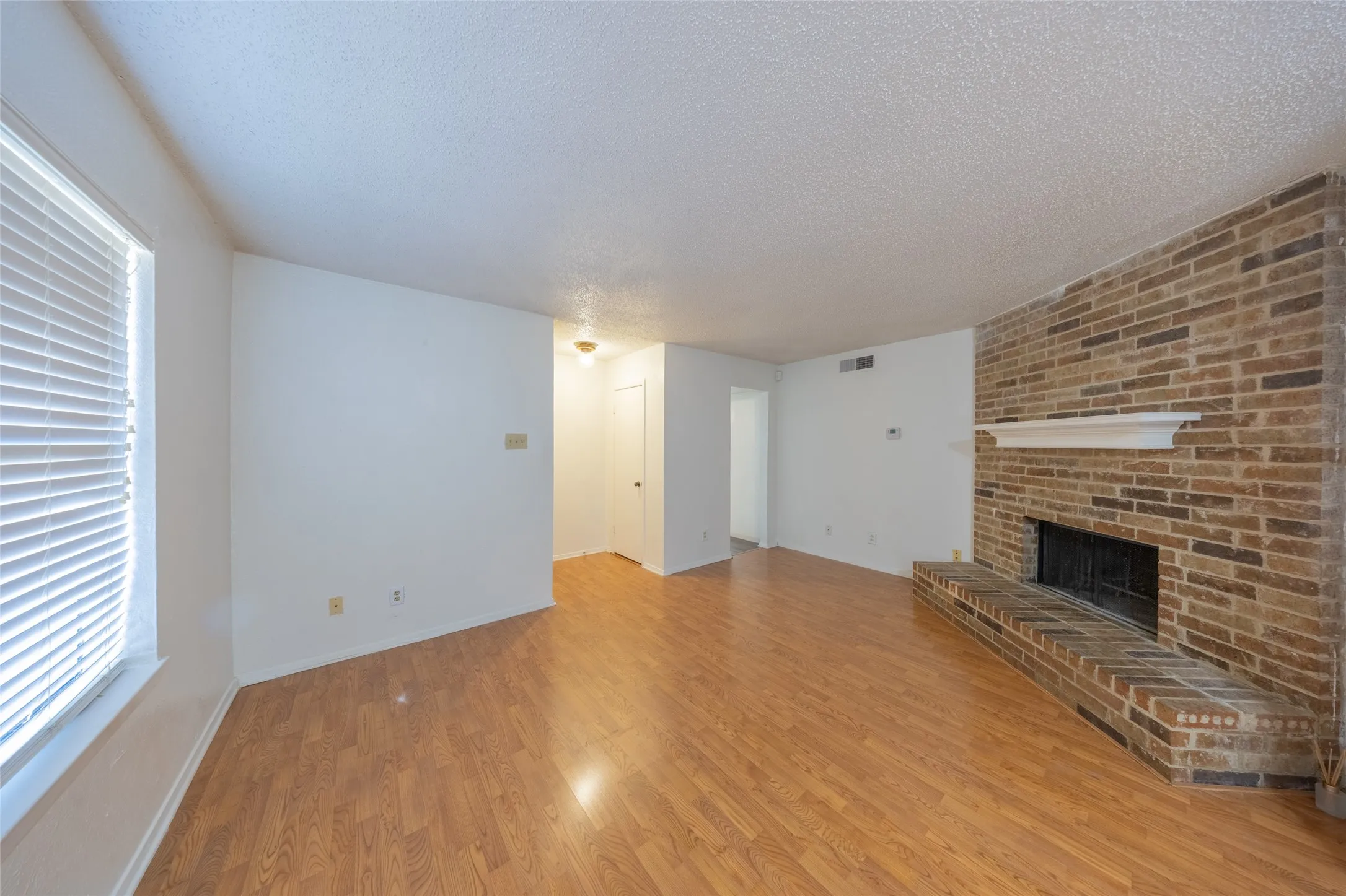 Condominium For Rent in Collin County , 1805 Spring Creek Parkway QQ1, Plano, Texas 75023, 3 Bedroom, 2 Bathroom, Garage spaces, 1,088 Sqft, built in 1982, mls#21346836, Real Estate Agent in Plano, Homes For Rent in Collin county, Homes For Rent in Plano, Realtor in Plano Texas, Real Estate Brokerage Independent Realty Texas, Luminita Cordes Realtor