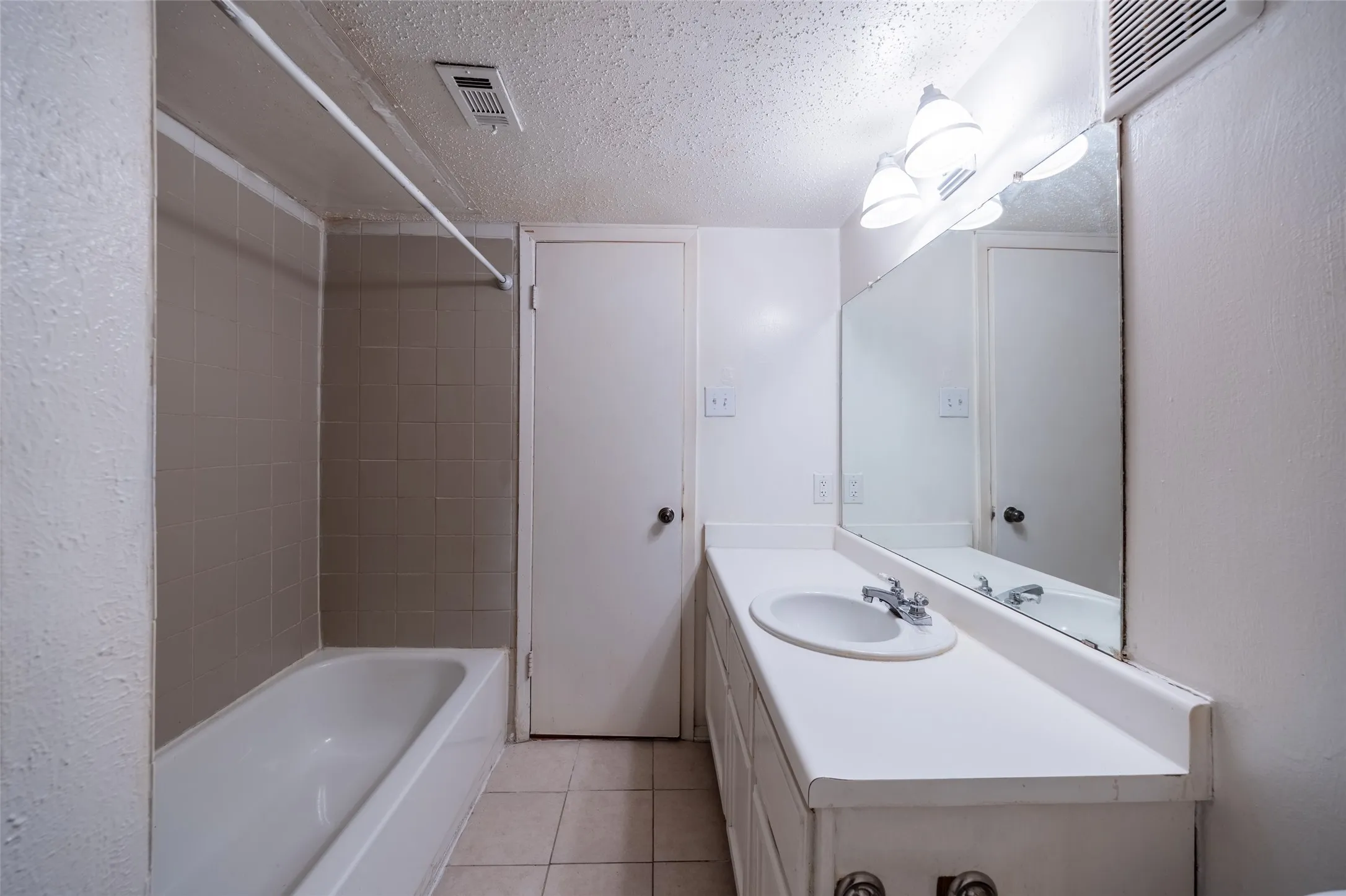 Condominium For Rent in Collin County , 1805 Spring Creek Parkway QQ1, Plano, Texas 75023, 3 Bedroom, 2 Bathroom, Garage spaces, 1,088 Sqft, built in 1982, mls#21346836, Real Estate Agent in Plano, Homes For Rent in Collin county, Homes For Rent in Plano, Realtor in Plano Texas, Real Estate Brokerage Independent Realty Texas, Luminita Cordes Realtor