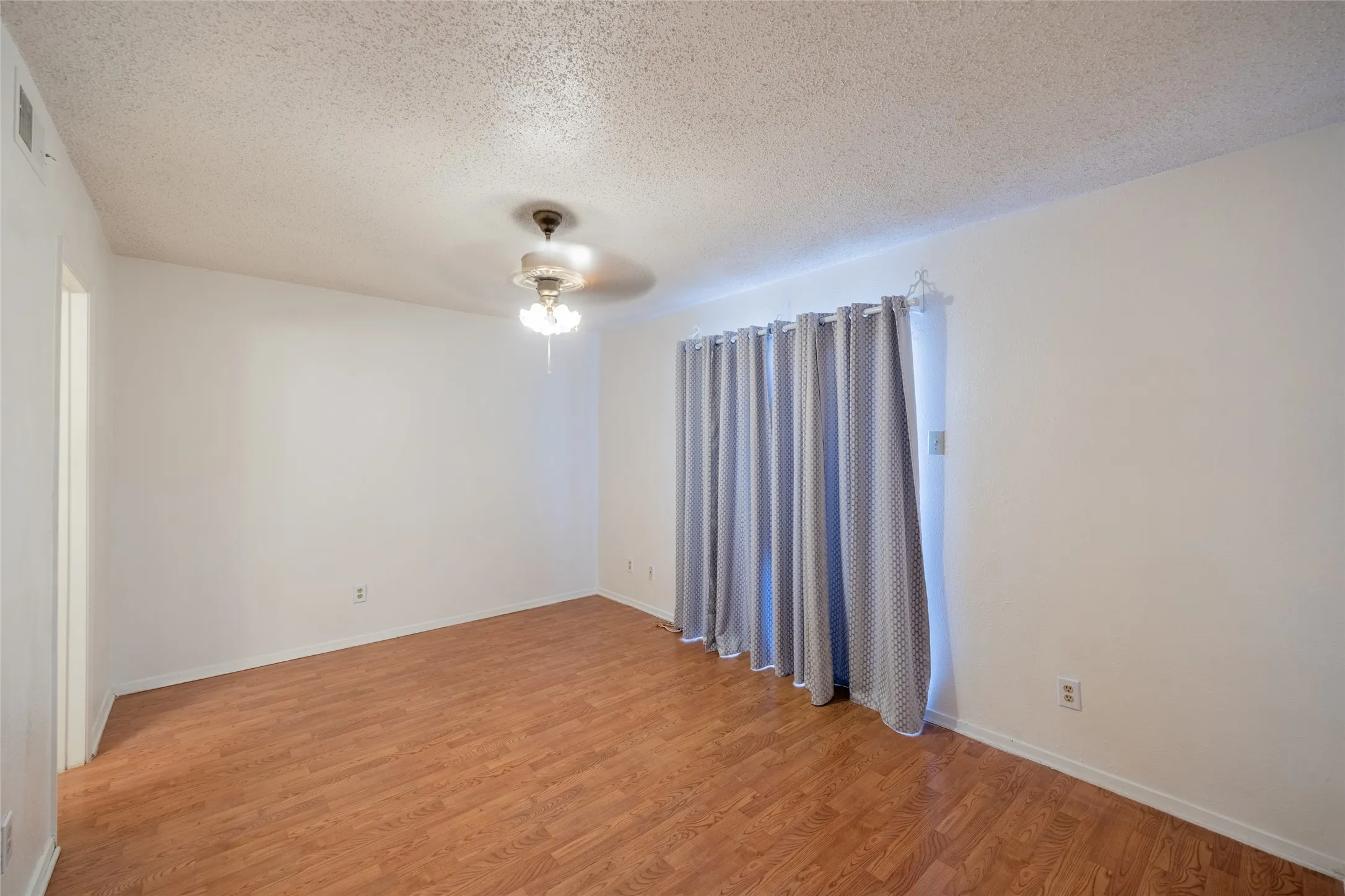 Condominium For Rent in Collin County , 1805 Spring Creek Parkway QQ1, Plano, Texas 75023, 3 Bedroom, 2 Bathroom, Garage spaces, 1,088 Sqft, built in 1982, mls#21346836, Real Estate Agent in Plano, Homes For Rent in Collin county, Homes For Rent in Plano, Realtor in Plano Texas, Real Estate Brokerage Independent Realty Texas, Luminita Cordes Realtor