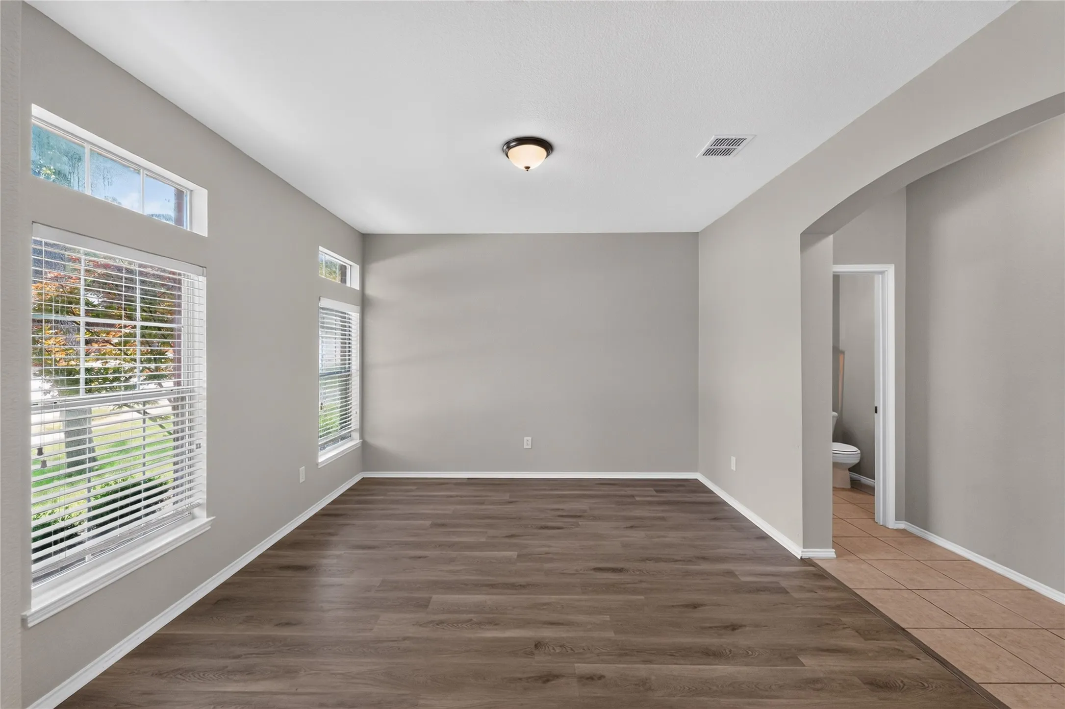 Single Family Residence For Sale in Tarrant County , 720 Big Horn Trail, Crowley, Texas 76036, 4 Bedroom, 4 Bathroom, 2 Garage spaces, 3,411 Sqft, built in 2002, mls#21347035, Real Estate Agent in Crowley, Homes For Sale in Tarrant county, Homes For Sale in Crowley, Realtor in Crowley Texas, Real Estate Brokerage Independent Realty Texas, Luminita Cordes Realtor