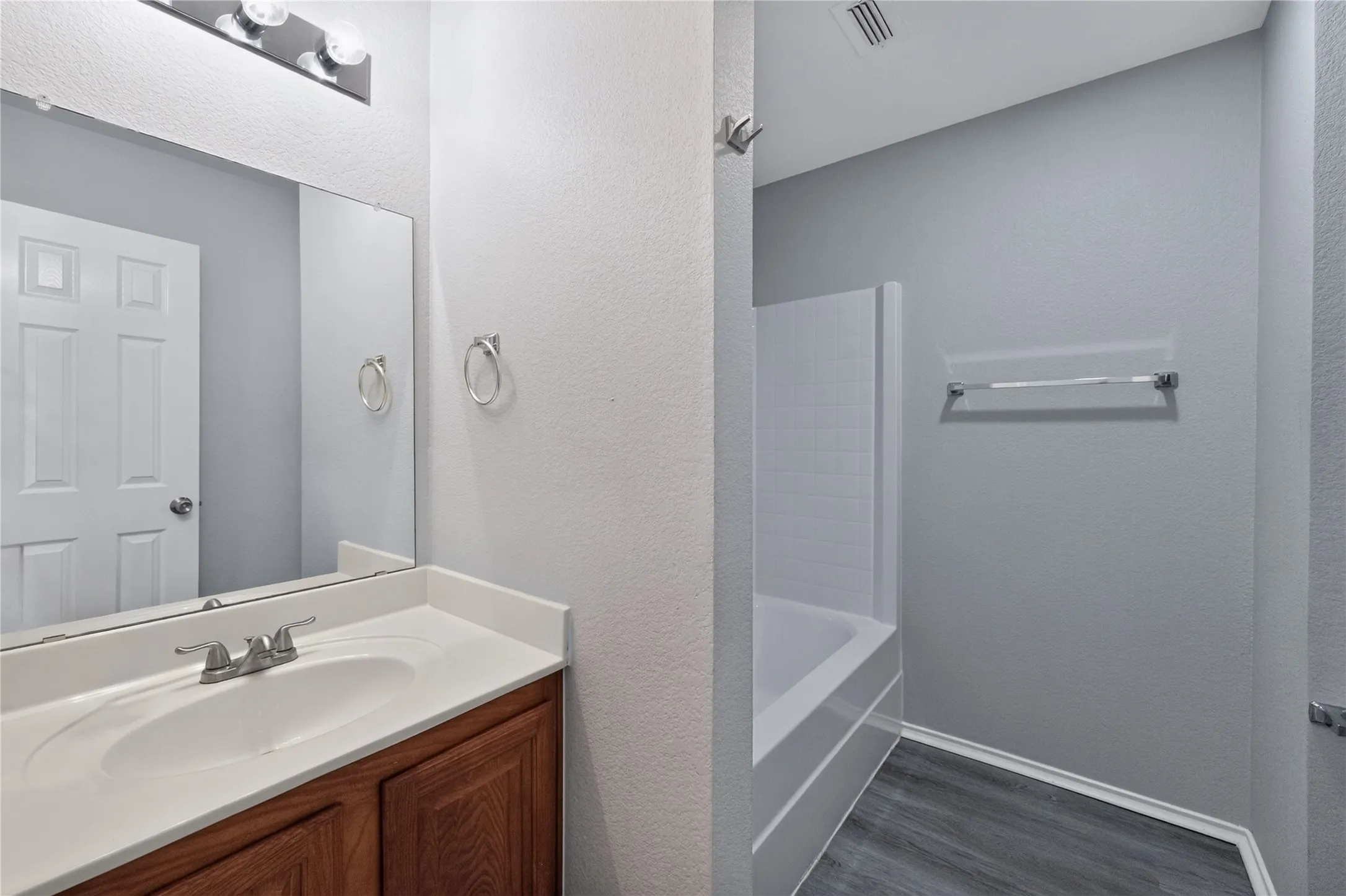 Single Family Residence For Sale in Tarrant County , 720 Big Horn Trail, Crowley, Texas 76036, 4 Bedroom, 4 Bathroom, 2 Garage spaces, 3,411 Sqft, built in 2002, mls#21347035, Real Estate Agent in Crowley, Homes For Sale in Tarrant county, Homes For Sale in Crowley, Realtor in Crowley Texas, Real Estate Brokerage Independent Realty Texas, Luminita Cordes Realtor