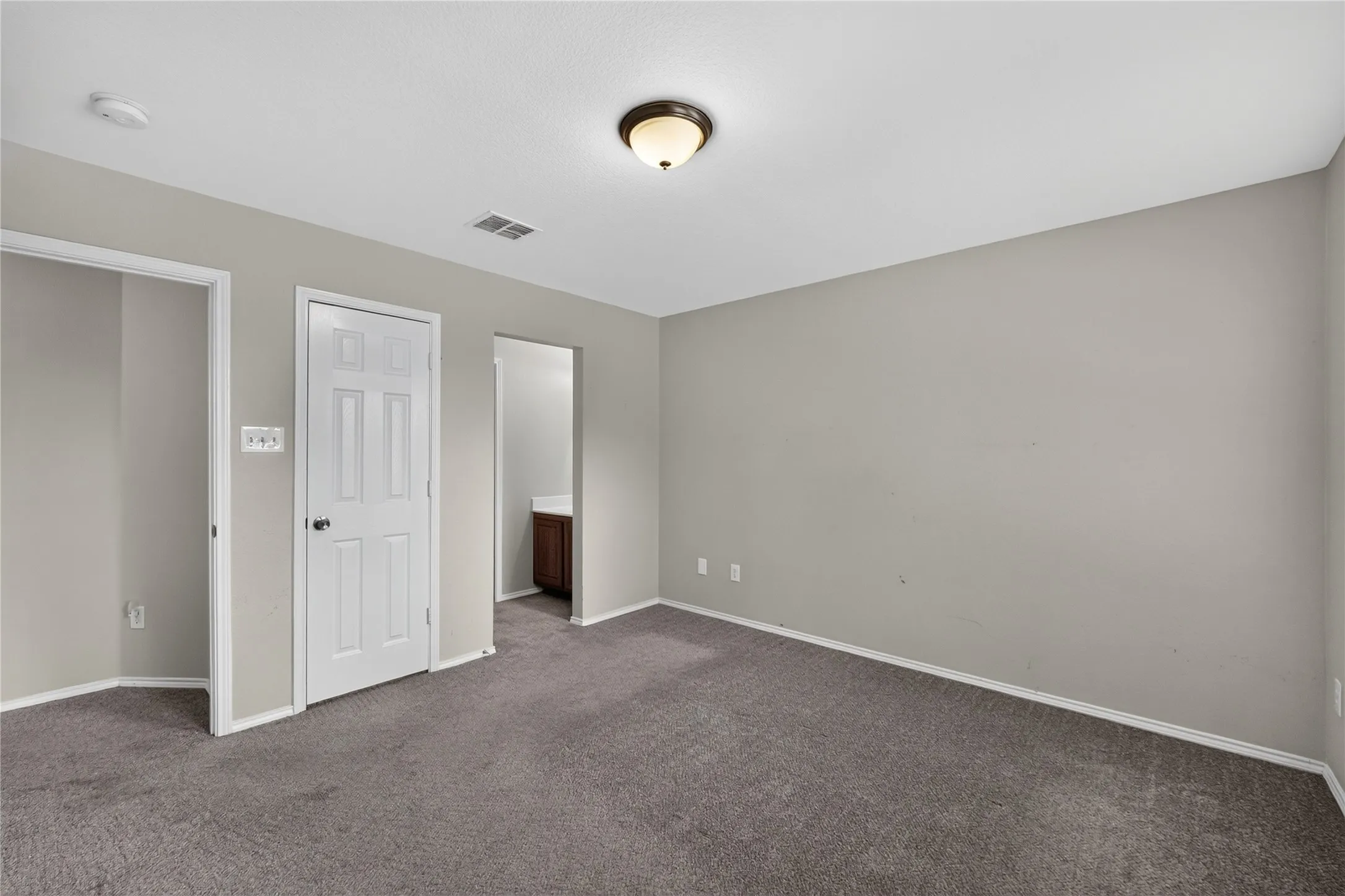 Single Family Residence For Sale in Tarrant County , 720 Big Horn Trail, Crowley, Texas 76036, 4 Bedroom, 4 Bathroom, 2 Garage spaces, 3,411 Sqft, built in 2002, mls#21347035, Real Estate Agent in Crowley, Homes For Sale in Tarrant county, Homes For Sale in Crowley, Realtor in Crowley Texas, Real Estate Brokerage Independent Realty Texas, Luminita Cordes Realtor