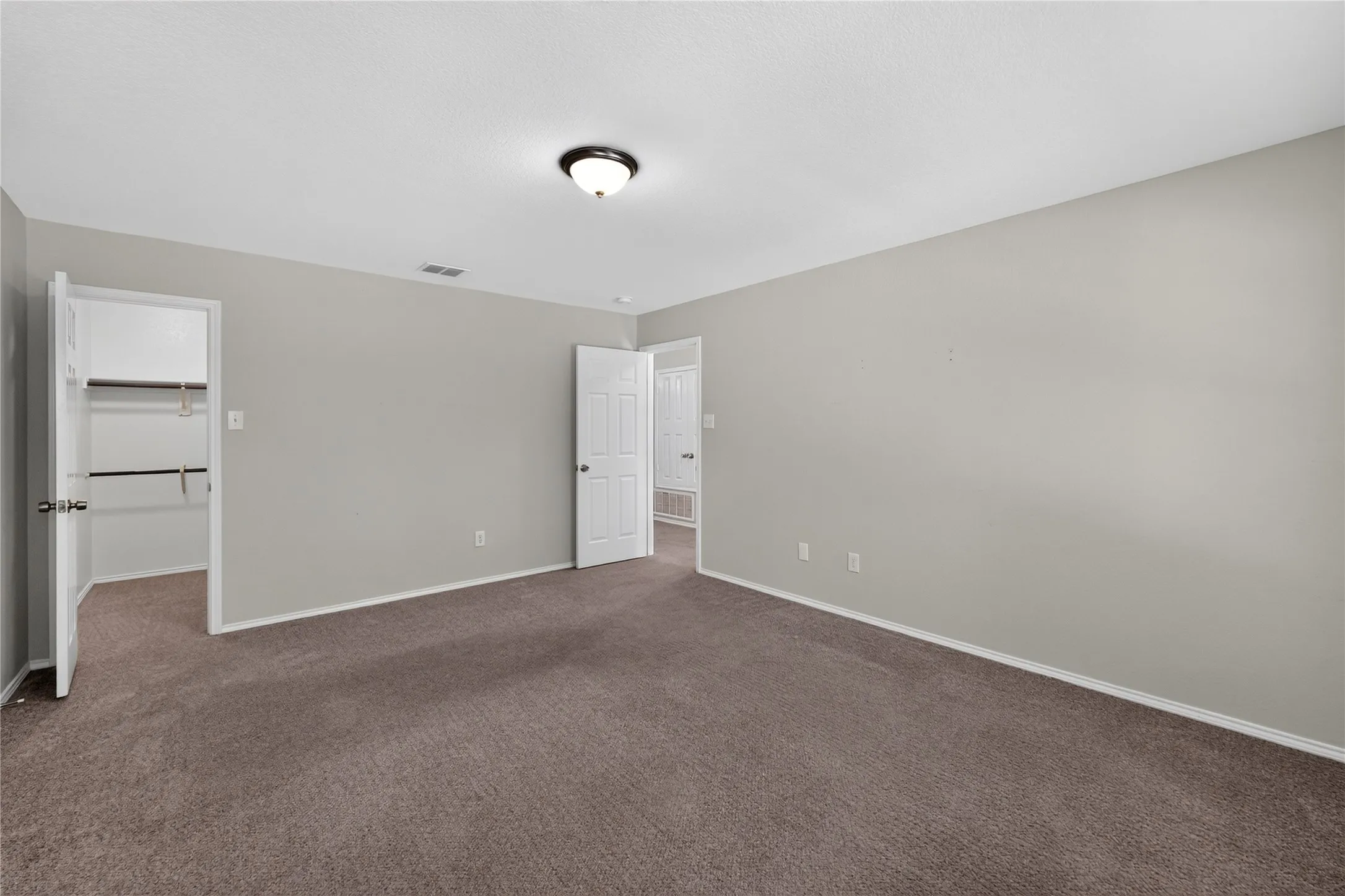 Single Family Residence For Sale in Tarrant County , 720 Big Horn Trail, Crowley, Texas 76036, 4 Bedroom, 4 Bathroom, 2 Garage spaces, 3,411 Sqft, built in 2002, mls#21347035, Real Estate Agent in Crowley, Homes For Sale in Tarrant county, Homes For Sale in Crowley, Realtor in Crowley Texas, Real Estate Brokerage Independent Realty Texas, Luminita Cordes Realtor