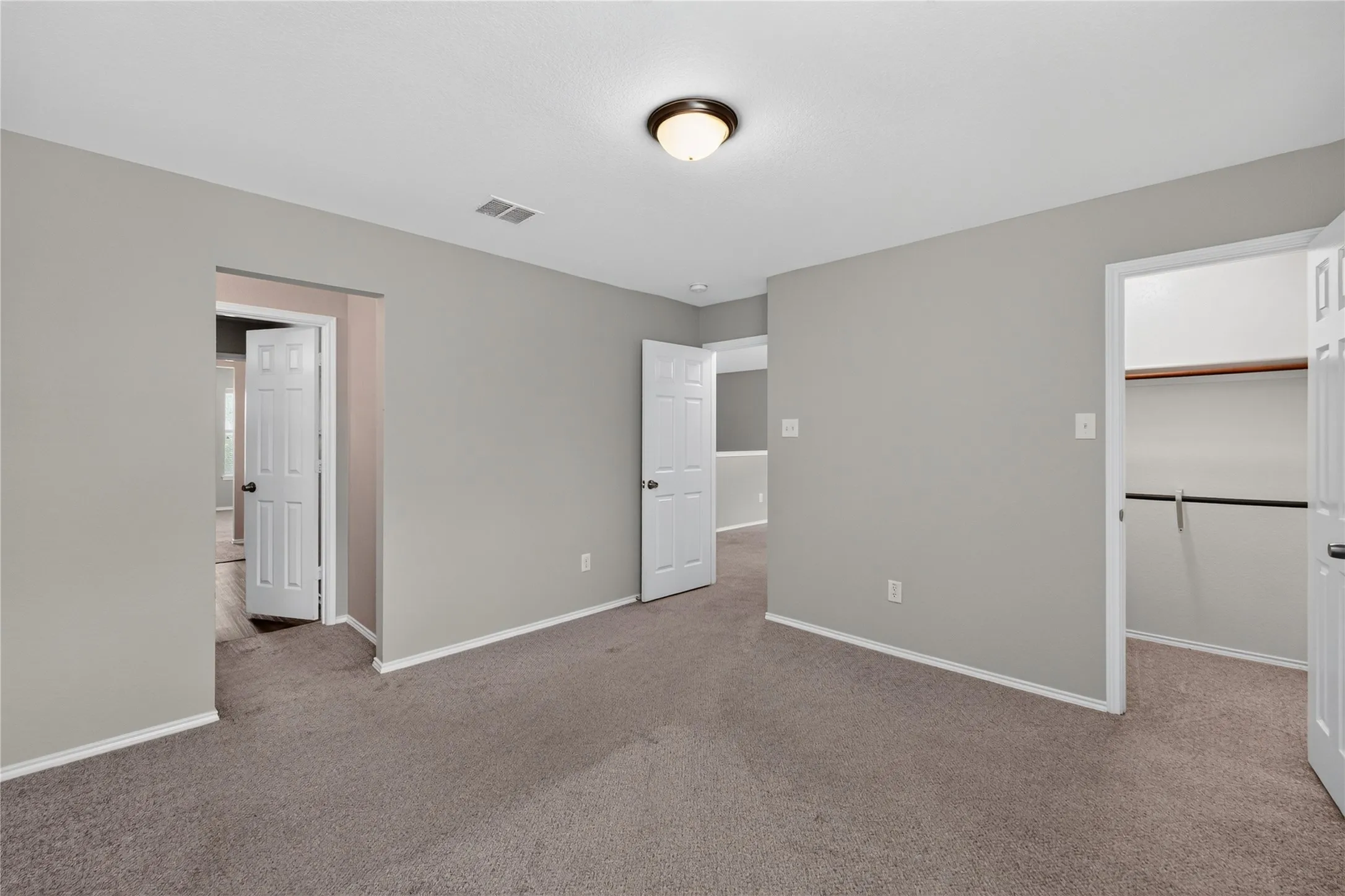 Single Family Residence For Sale in Tarrant County , 720 Big Horn Trail, Crowley, Texas 76036, 4 Bedroom, 4 Bathroom, 2 Garage spaces, 3,411 Sqft, built in 2002, mls#21347035, Real Estate Agent in Crowley, Homes For Sale in Tarrant county, Homes For Sale in Crowley, Realtor in Crowley Texas, Real Estate Brokerage Independent Realty Texas, Luminita Cordes Realtor