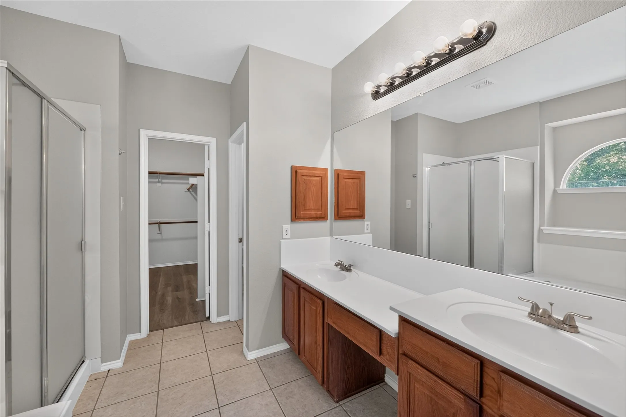 Single Family Residence For Sale in Tarrant County , 720 Big Horn Trail, Crowley, Texas 76036, 4 Bedroom, 4 Bathroom, 2 Garage spaces, 3,411 Sqft, built in 2002, mls#21347035, Real Estate Agent in Crowley, Homes For Sale in Tarrant county, Homes For Sale in Crowley, Realtor in Crowley Texas, Real Estate Brokerage Independent Realty Texas, Luminita Cordes Realtor
