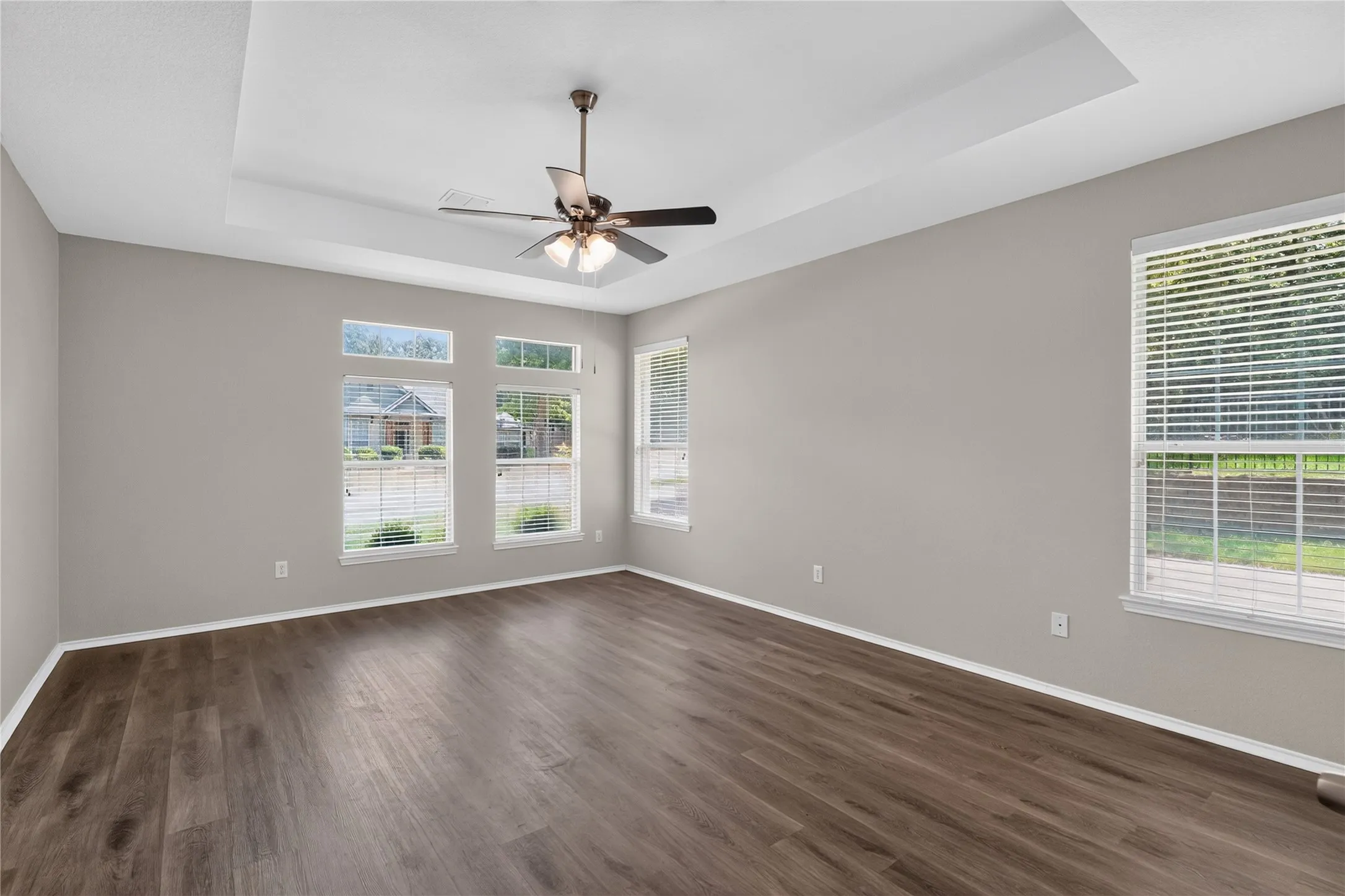Single Family Residence For Sale in Tarrant County , 720 Big Horn Trail, Crowley, Texas 76036, 4 Bedroom, 4 Bathroom, 2 Garage spaces, 3,411 Sqft, built in 2002, mls#21347035, Real Estate Agent in Crowley, Homes For Sale in Tarrant county, Homes For Sale in Crowley, Realtor in Crowley Texas, Real Estate Brokerage Independent Realty Texas, Luminita Cordes Realtor