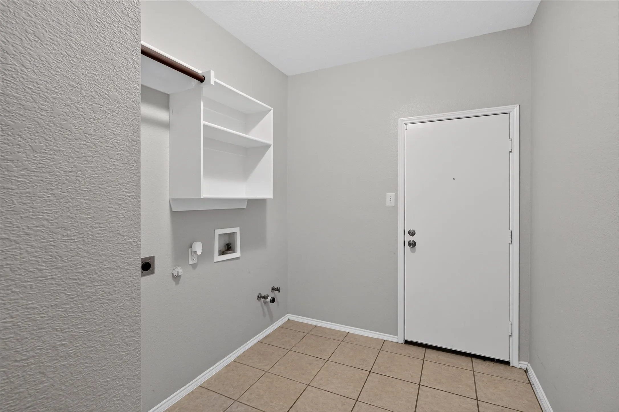 Single Family Residence For Sale in Tarrant County , 720 Big Horn Trail, Crowley, Texas 76036, 4 Bedroom, 4 Bathroom, 2 Garage spaces, 3,411 Sqft, built in 2002, mls#21347035, Real Estate Agent in Crowley, Homes For Sale in Tarrant county, Homes For Sale in Crowley, Realtor in Crowley Texas, Real Estate Brokerage Independent Realty Texas, Luminita Cordes Realtor