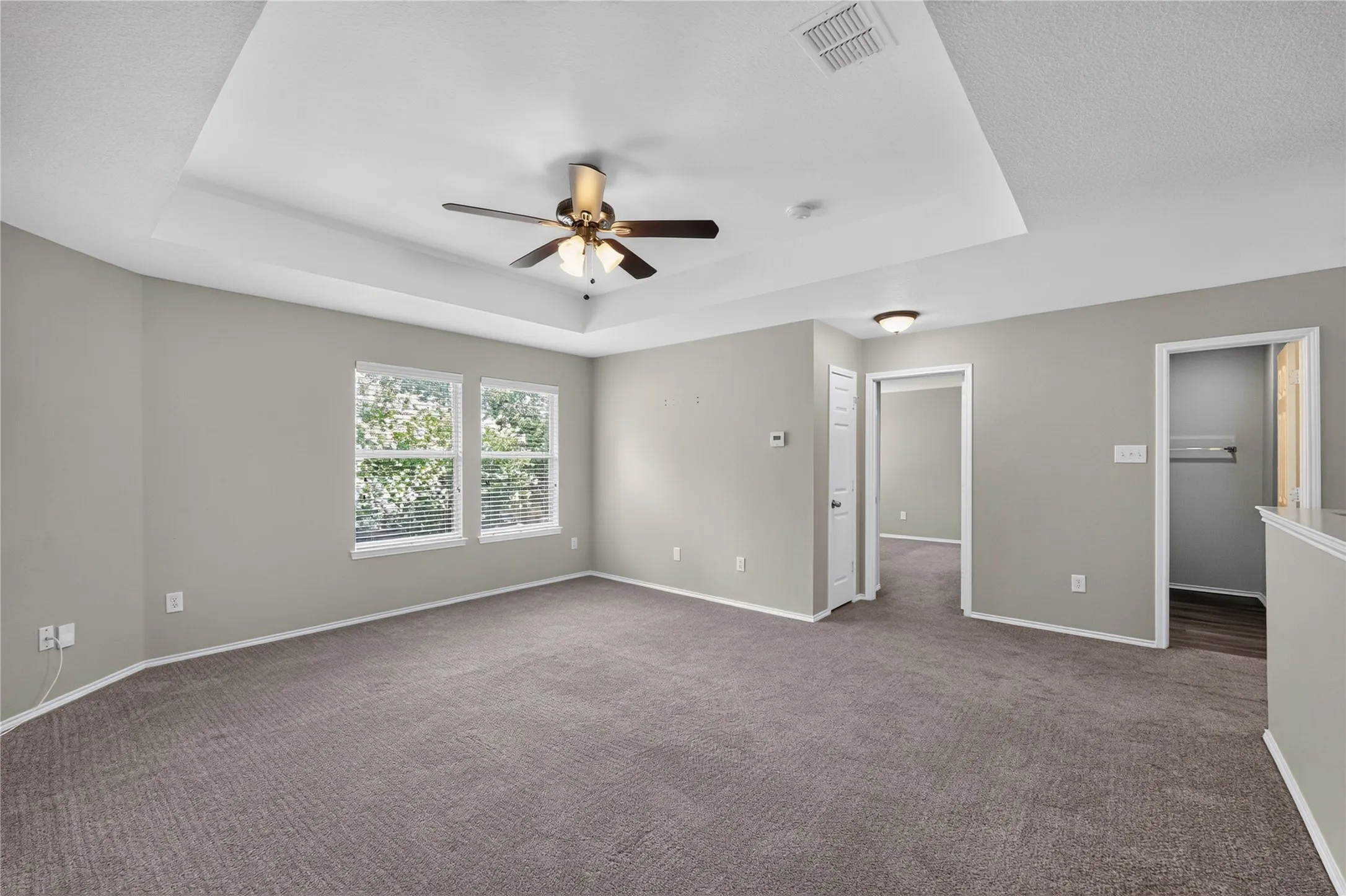 Single Family Residence For Sale in Tarrant County , 720 Big Horn Trail, Crowley, Texas 76036, 4 Bedroom, 4 Bathroom, 2 Garage spaces, 3,411 Sqft, built in 2002, mls#21347035, Real Estate Agent in Crowley, Homes For Sale in Tarrant county, Homes For Sale in Crowley, Realtor in Crowley Texas, Real Estate Brokerage Independent Realty Texas, Luminita Cordes Realtor