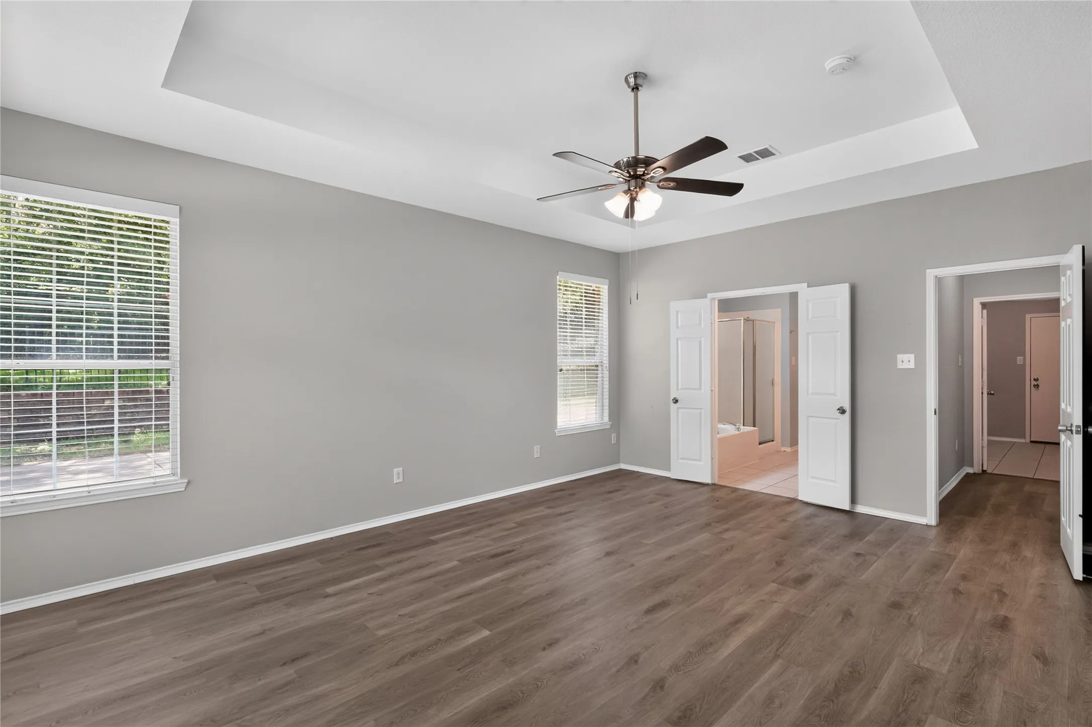 Single Family Residence For Sale in Tarrant County , 720 Big Horn Trail, Crowley, Texas 76036, 4 Bedroom, 4 Bathroom, 2 Garage spaces, 3,411 Sqft, built in 2002, mls#21347035, Real Estate Agent in Crowley, Homes For Sale in Tarrant county, Homes For Sale in Crowley, Realtor in Crowley Texas, Real Estate Brokerage Independent Realty Texas, Luminita Cordes Realtor