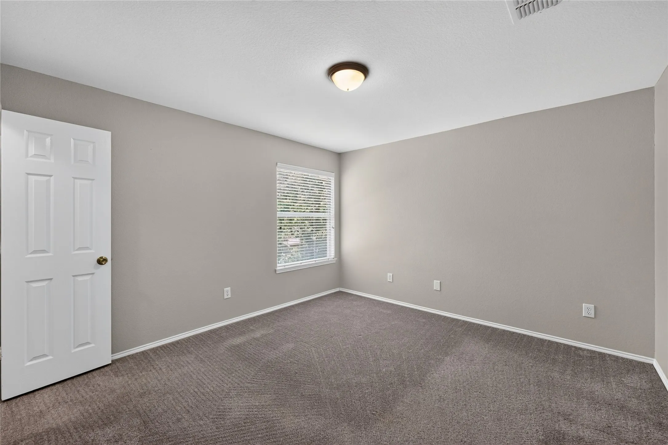 Single Family Residence For Sale in Tarrant County , 720 Big Horn Trail, Crowley, Texas 76036, 4 Bedroom, 4 Bathroom, 2 Garage spaces, 3,411 Sqft, built in 2002, mls#21347035, Real Estate Agent in Crowley, Homes For Sale in Tarrant county, Homes For Sale in Crowley, Realtor in Crowley Texas, Real Estate Brokerage Independent Realty Texas, Luminita Cordes Realtor