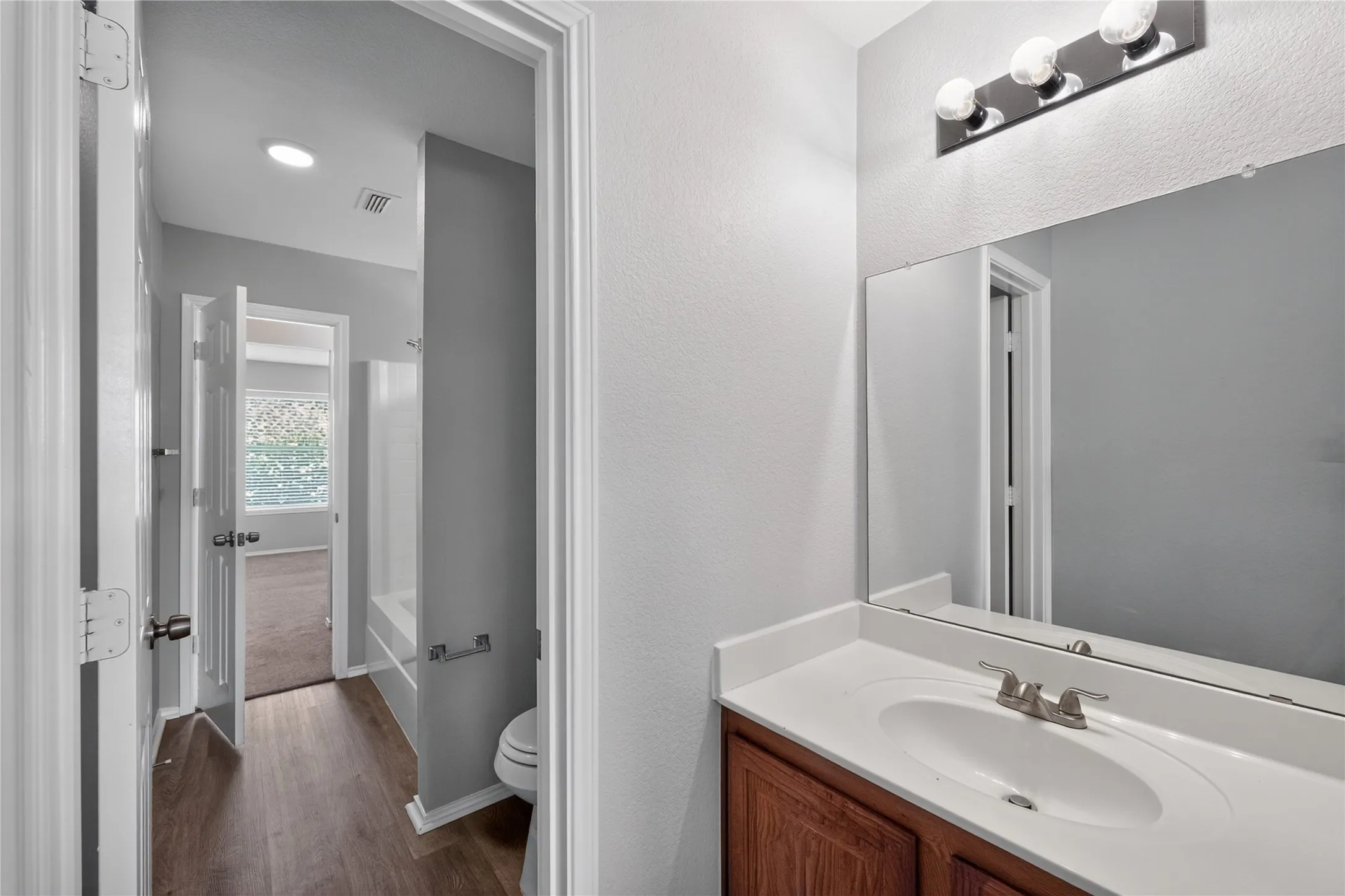Single Family Residence For Sale in Tarrant County , 720 Big Horn Trail, Crowley, Texas 76036, 4 Bedroom, 4 Bathroom, 2 Garage spaces, 3,411 Sqft, built in 2002, mls#21347035, Real Estate Agent in Crowley, Homes For Sale in Tarrant county, Homes For Sale in Crowley, Realtor in Crowley Texas, Real Estate Brokerage Independent Realty Texas, Luminita Cordes Realtor