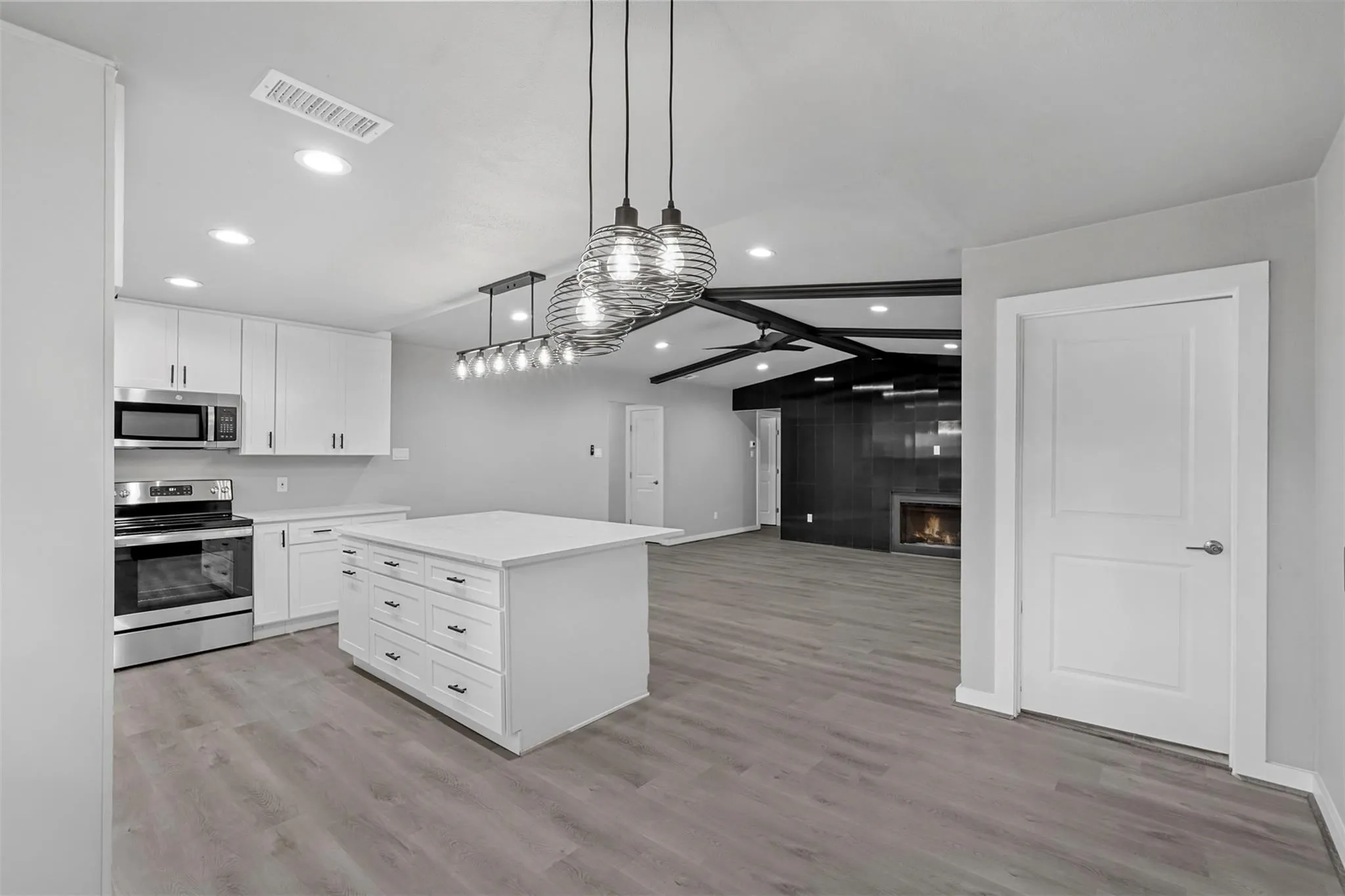 Single Family Residence For Sale in Dallas County , 2805 Sybil Drive, Mesquite, Texas 75149, 4 Bedroom, 2 Bathroom, 2 Garage spaces, 2,484 Sqft, built in 1980, mls#21346200, Real Estate Agent in Mesquite, Homes For Sale in Dallas county, Homes For Sale in Mesquite, Realtor in Mesquite Texas, Real Estate Brokerage Independent Realty Texas, Luminita Cordes Realtor