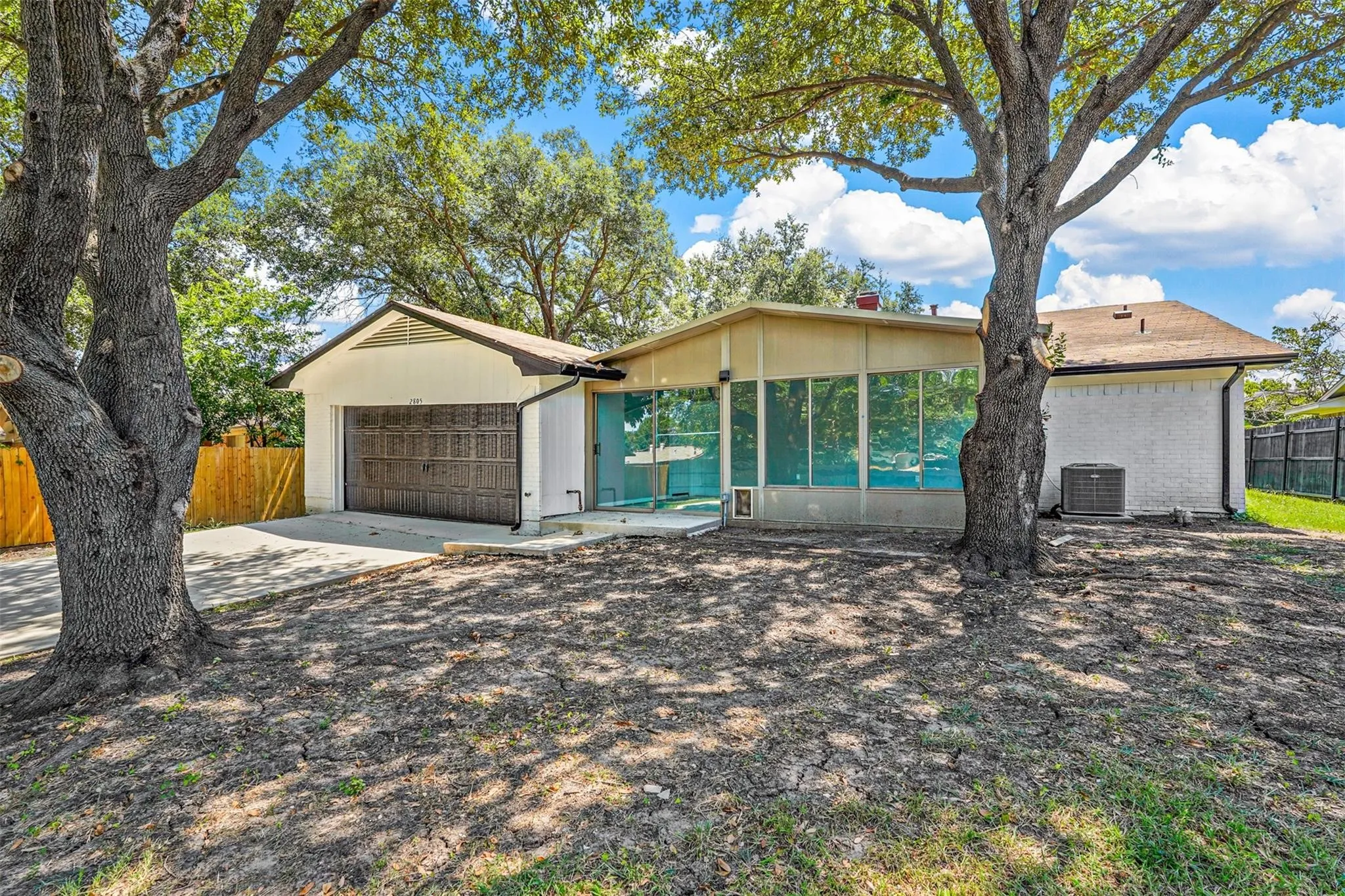 Single Family Residence For Sale in Dallas County , 2805 Sybil Drive, Mesquite, Texas 75149, 4 Bedroom, 2 Bathroom, 2 Garage spaces, 2,484 Sqft, built in 1980, mls#21346200, Real Estate Agent in Mesquite, Homes For Sale in Dallas county, Homes For Sale in Mesquite, Realtor in Mesquite Texas, Real Estate Brokerage Independent Realty Texas, Luminita Cordes Realtor