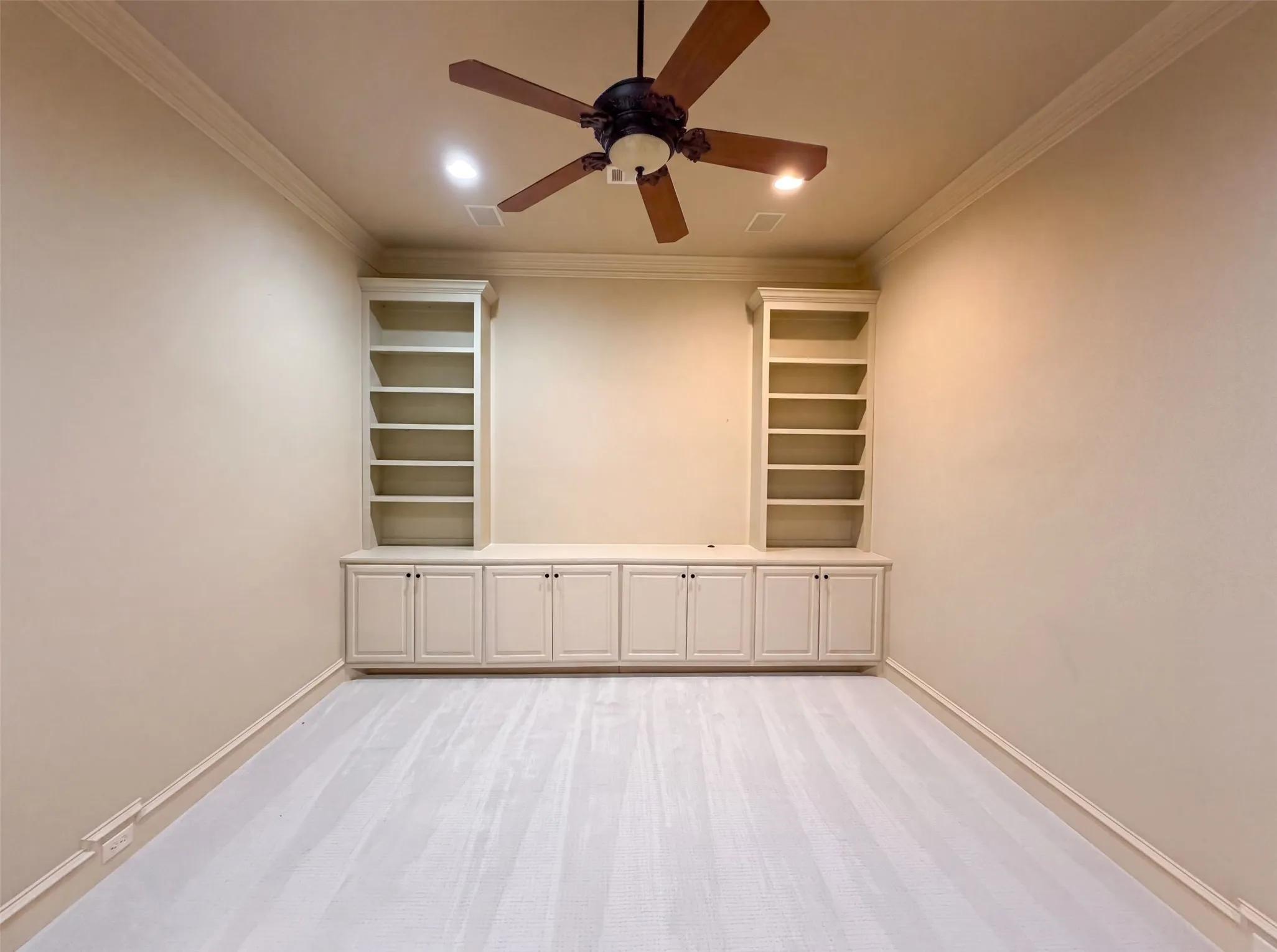 Single Family Residence For Sale in Tarrant County , 6113 Rock Dove Circle, Colleyville, Texas 76034, 3 Bedroom, 4 Bathroom, 2 Garage spaces, 3,721 Sqft, built in 2008, mls#21347036, Real Estate Agent in Colleyville, Homes For Sale in Tarrant county, Homes For Sale in Colleyville, Realtor in Colleyville Texas, Real Estate Brokerage Independent Realty Texas, Luminita Cordes Realtor