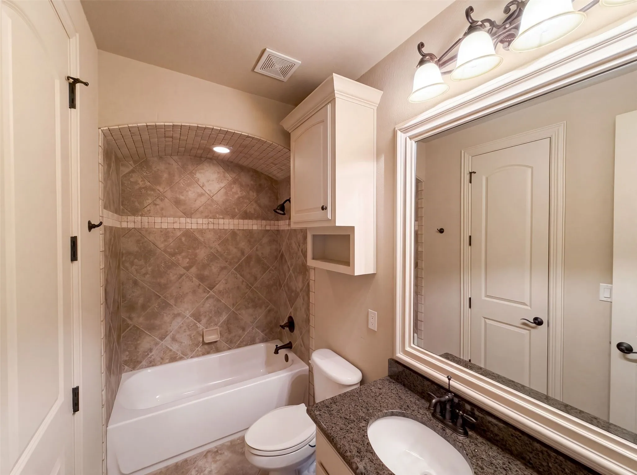 Single Family Residence For Sale in Tarrant County , 6113 Rock Dove Circle, Colleyville, Texas 76034, 3 Bedroom, 4 Bathroom, 2 Garage spaces, 3,721 Sqft, built in 2008, mls#21347036, Real Estate Agent in Colleyville, Homes For Sale in Tarrant county, Homes For Sale in Colleyville, Realtor in Colleyville Texas, Real Estate Brokerage Independent Realty Texas, Luminita Cordes Realtor