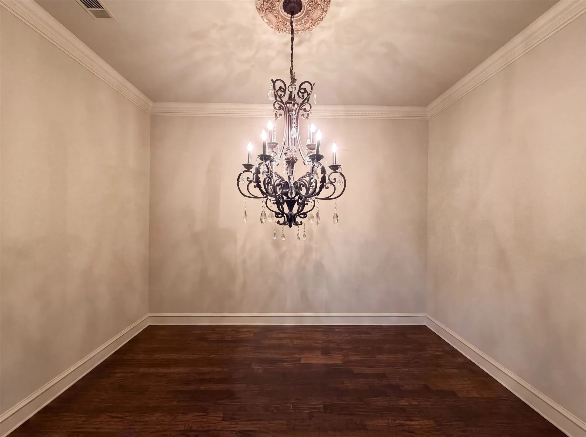 Single Family Residence For Sale in Tarrant County , 6113 Rock Dove Circle, Colleyville, Texas 76034, 3 Bedroom, 4 Bathroom, 2 Garage spaces, 3,721 Sqft, built in 2008, mls#21347036, Real Estate Agent in Colleyville, Homes For Sale in Tarrant county, Homes For Sale in Colleyville, Realtor in Colleyville Texas, Real Estate Brokerage Independent Realty Texas, Luminita Cordes Realtor