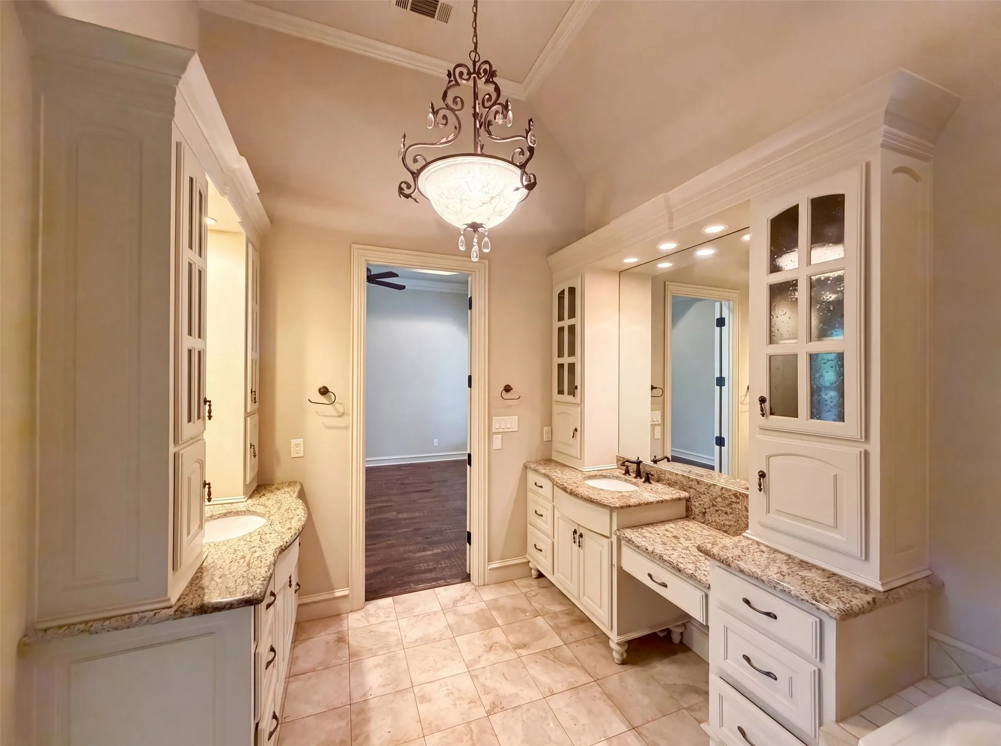 Single Family Residence For Sale in Tarrant County , 6113 Rock Dove Circle, Colleyville, Texas 76034, 3 Bedroom, 4 Bathroom, 2 Garage spaces, 3,721 Sqft, built in 2008, mls#21347036, Real Estate Agent in Colleyville, Homes For Sale in Tarrant county, Homes For Sale in Colleyville, Realtor in Colleyville Texas, Real Estate Brokerage Independent Realty Texas, Luminita Cordes Realtor