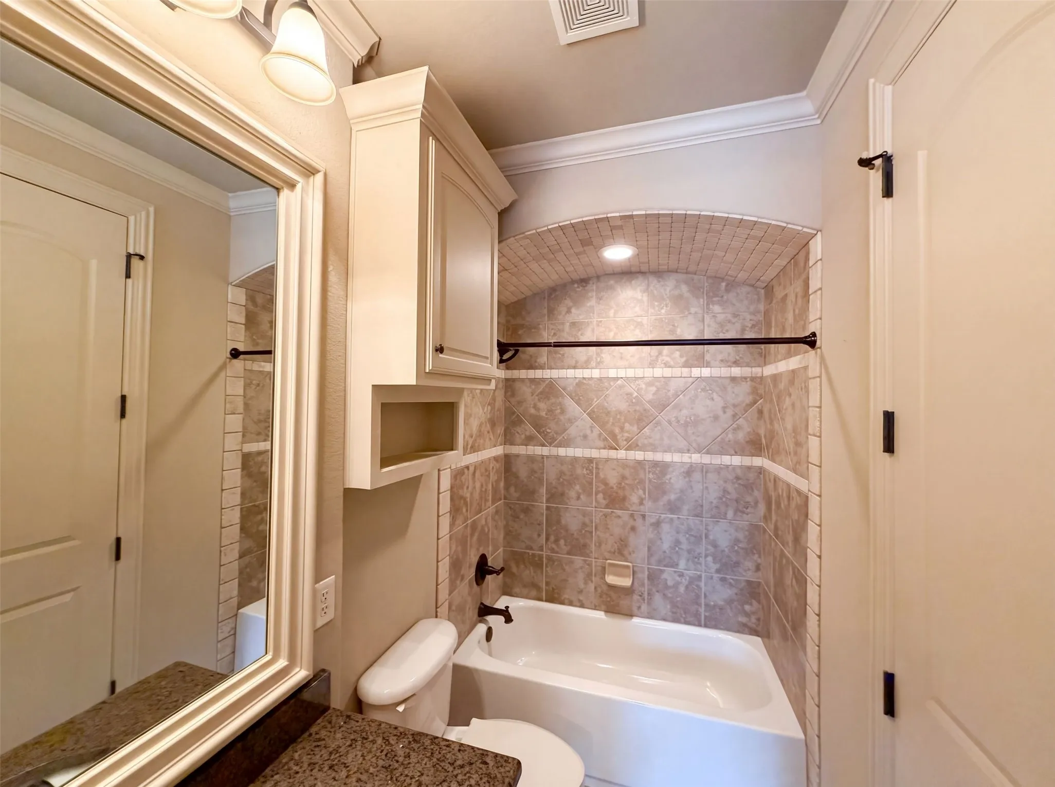 Single Family Residence For Sale in Tarrant County , 6113 Rock Dove Circle, Colleyville, Texas 76034, 3 Bedroom, 4 Bathroom, 2 Garage spaces, 3,721 Sqft, built in 2008, mls#21347036, Real Estate Agent in Colleyville, Homes For Sale in Tarrant county, Homes For Sale in Colleyville, Realtor in Colleyville Texas, Real Estate Brokerage Independent Realty Texas, Luminita Cordes Realtor