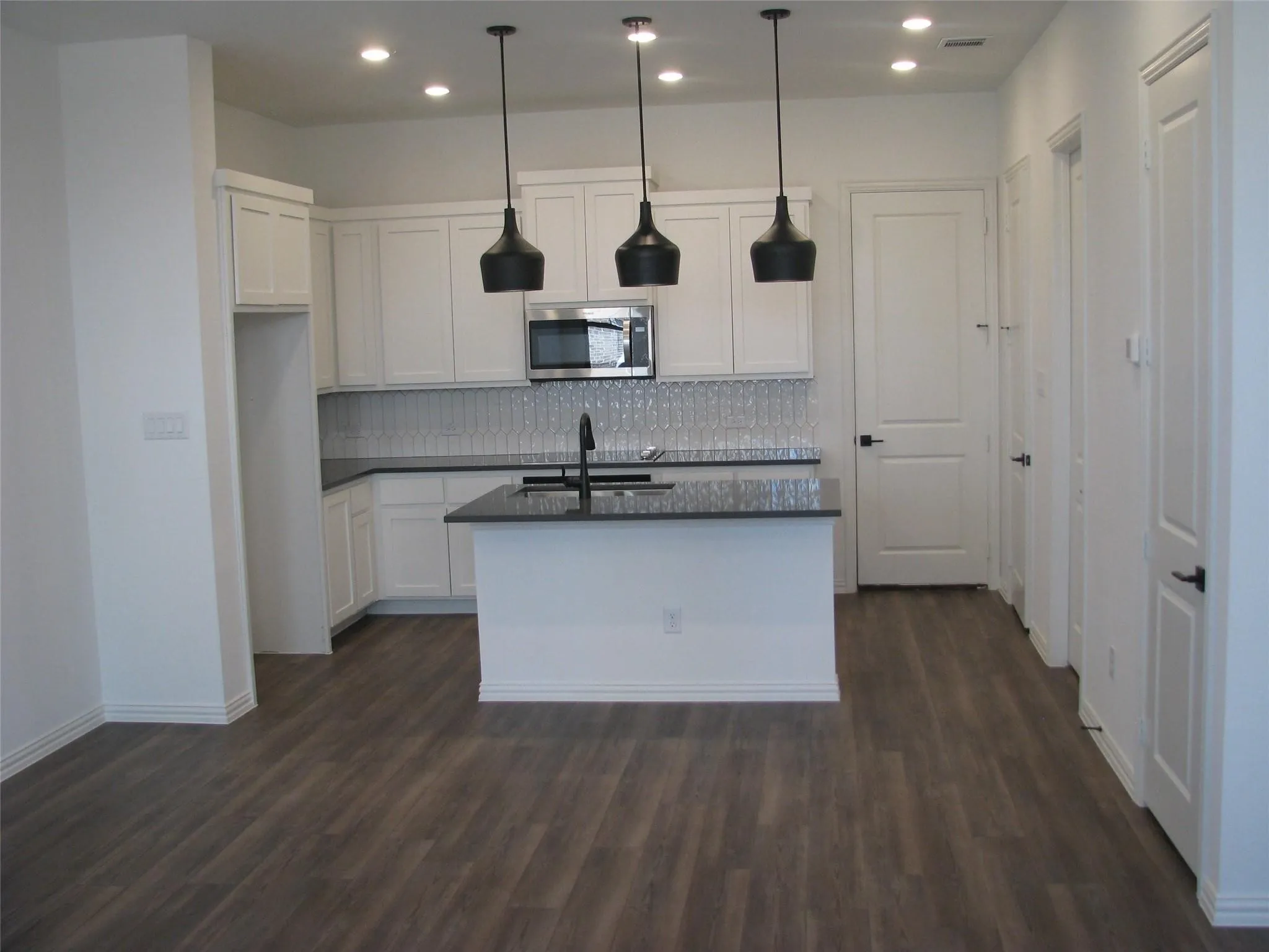 Single Family Residence For Rent in Dallas County , 7557 Laburnam Road, Dallas, Texas 75228, 3 Bedroom, 3 Bathroom, 2 Garage spaces, 1,580 Sqft, built in 2024, mls#21345195, Real Estate Agent in Dallas, Homes For Rent in Dallas county, Homes For Rent in Dallas, Realtor in Dallas Texas, Real Estate Brokerage Independent Realty Texas, Luminita Cordes Realtor