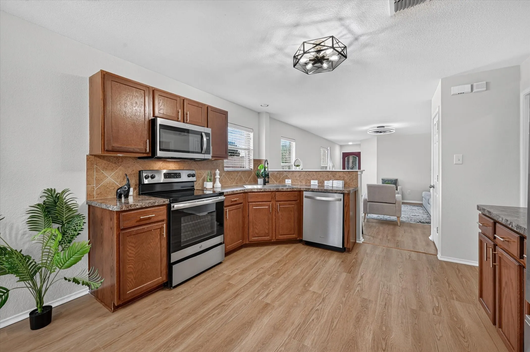 Single Family Residence For Sale in Tarrant County , 9000 Quarry Ridge Trail, Fort Worth, Texas 76244, 4 Bedroom, 2 Bathroom, 2 Garage spaces, 1,572 Sqft, built in 2009, mls#21347044, Real Estate Agent in Fort Worth, Homes For Sale in Tarrant county, Homes For Sale in Fort Worth, Realtor in Fort Worth Texas, Real Estate Brokerage Independent Realty Texas, Luminita Cordes Realtor