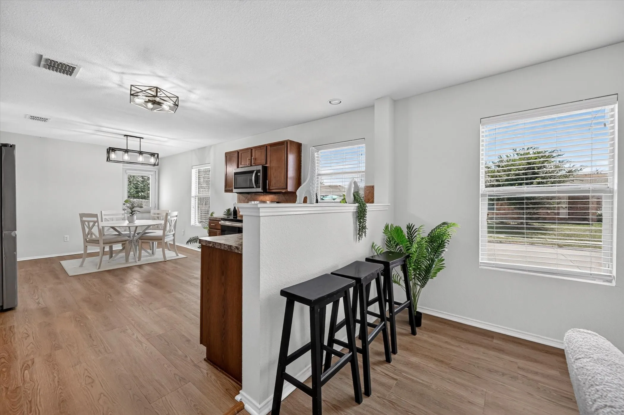 Single Family Residence For Sale in Tarrant County , 9000 Quarry Ridge Trail, Fort Worth, Texas 76244, 4 Bedroom, 2 Bathroom, 2 Garage spaces, 1,572 Sqft, built in 2009, mls#21347044, Real Estate Agent in Fort Worth, Homes For Sale in Tarrant county, Homes For Sale in Fort Worth, Realtor in Fort Worth Texas, Real Estate Brokerage Independent Realty Texas, Luminita Cordes Realtor