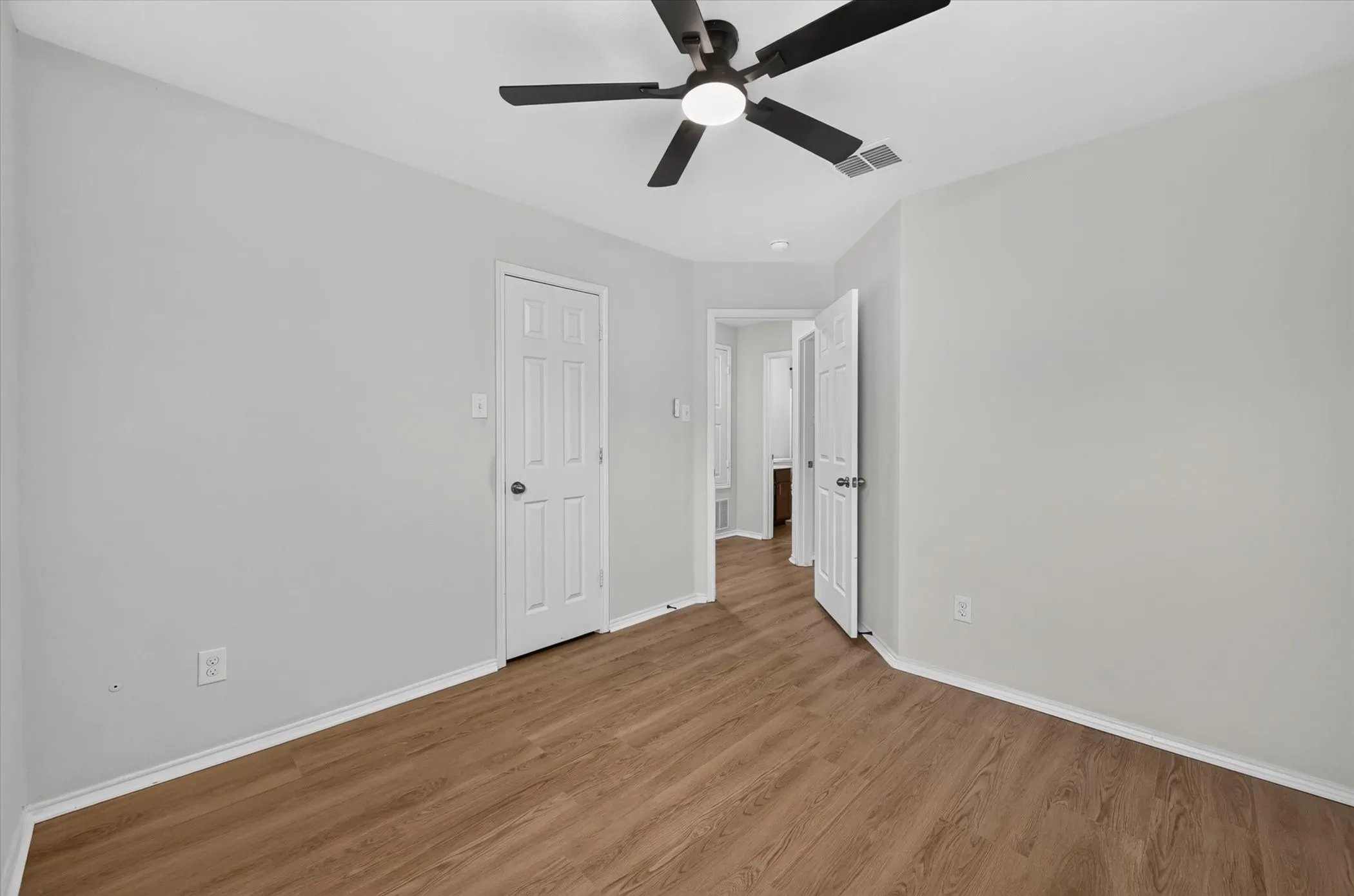 Single Family Residence For Sale in Tarrant County , 9000 Quarry Ridge Trail, Fort Worth, Texas 76244, 4 Bedroom, 2 Bathroom, 2 Garage spaces, 1,572 Sqft, built in 2009, mls#21347044, Real Estate Agent in Fort Worth, Homes For Sale in Tarrant county, Homes For Sale in Fort Worth, Realtor in Fort Worth Texas, Real Estate Brokerage Independent Realty Texas, Luminita Cordes Realtor