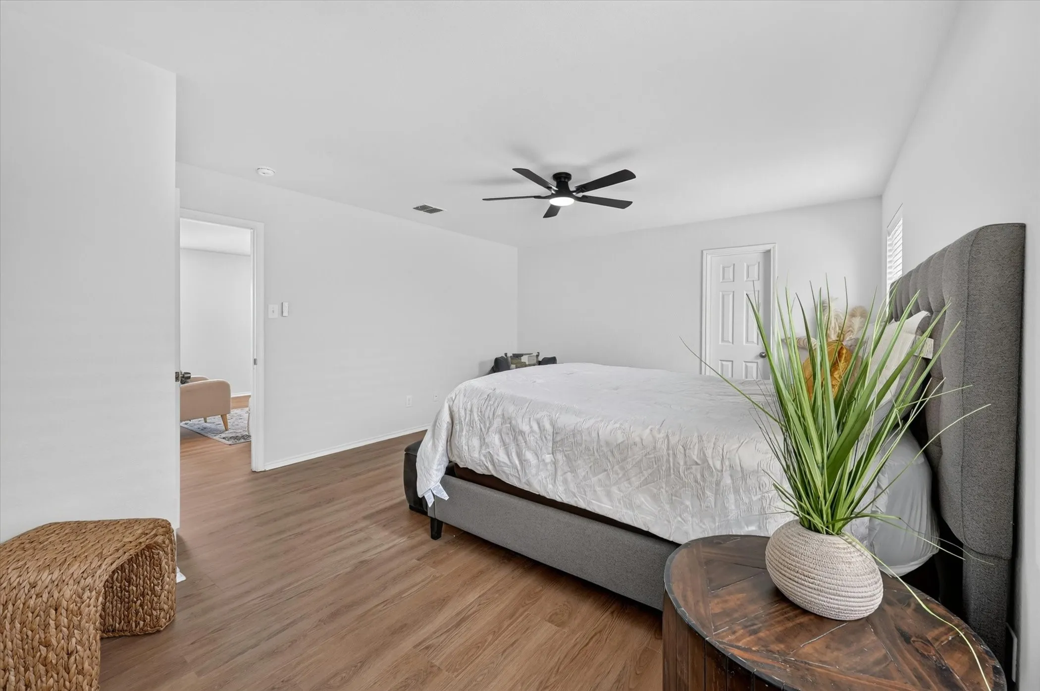 Single Family Residence For Sale in Tarrant County , 9000 Quarry Ridge Trail, Fort Worth, Texas 76244, 4 Bedroom, 2 Bathroom, 2 Garage spaces, 1,572 Sqft, built in 2009, mls#21347044, Real Estate Agent in Fort Worth, Homes For Sale in Tarrant county, Homes For Sale in Fort Worth, Realtor in Fort Worth Texas, Real Estate Brokerage Independent Realty Texas, Luminita Cordes Realtor
