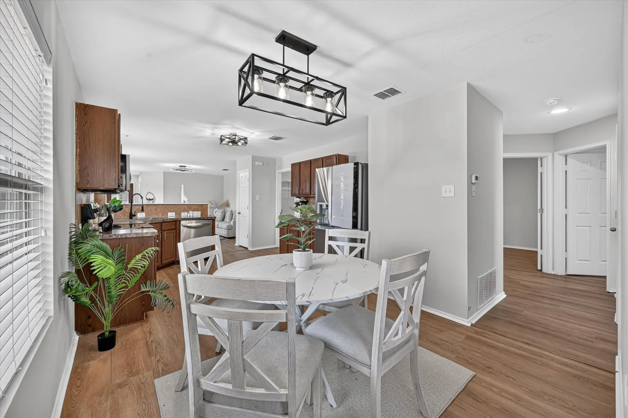 Single Family Residence For Sale in Tarrant County , 9000 Quarry Ridge Trail, Fort Worth, Texas 76244, 4 Bedroom, 2 Bathroom, 2 Garage spaces, 1,572 Sqft, built in 2009, mls#21347044, Real Estate Agent in Fort Worth, Homes For Sale in Tarrant county, Homes For Sale in Fort Worth, Realtor in Fort Worth Texas, Real Estate Brokerage Independent Realty Texas, Luminita Cordes Realtor