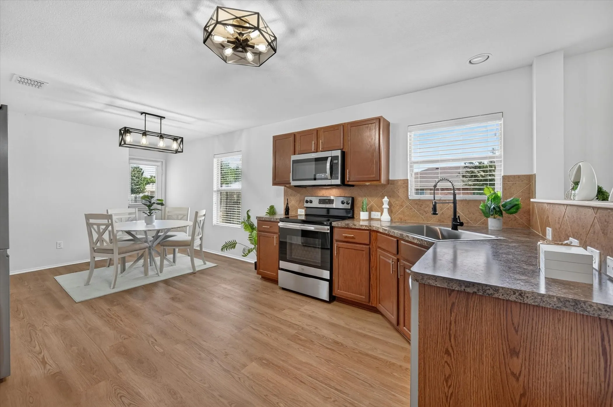 Single Family Residence For Sale in Tarrant County , 9000 Quarry Ridge Trail, Fort Worth, Texas 76244, 4 Bedroom, 2 Bathroom, 2 Garage spaces, 1,572 Sqft, built in 2009, mls#21347044, Real Estate Agent in Fort Worth, Homes For Sale in Tarrant county, Homes For Sale in Fort Worth, Realtor in Fort Worth Texas, Real Estate Brokerage Independent Realty Texas, Luminita Cordes Realtor