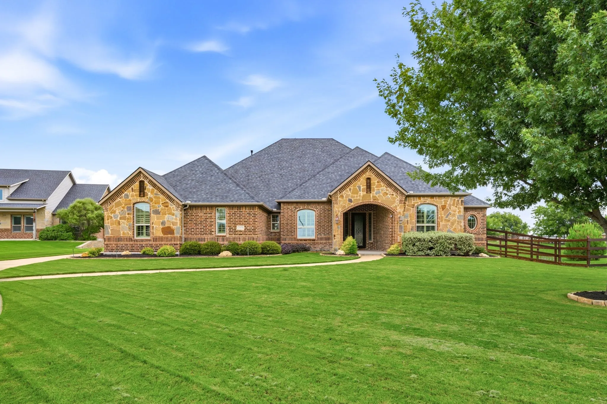 Single Family Residence For Sale in Denton County , 13450 Kira Lane, Justin, Texas 76247, 4 Bedroom, 3 Bathroom, 3 Garage spaces, 3,425 Sqft, built in 2014, mls#21346335, Real Estate Agent in Justin, Homes For Sale in Denton county, Homes For Sale in Justin, Realtor in Justin Texas, Real Estate Brokerage Independent Realty Texas, Luminita Cordes Realtor