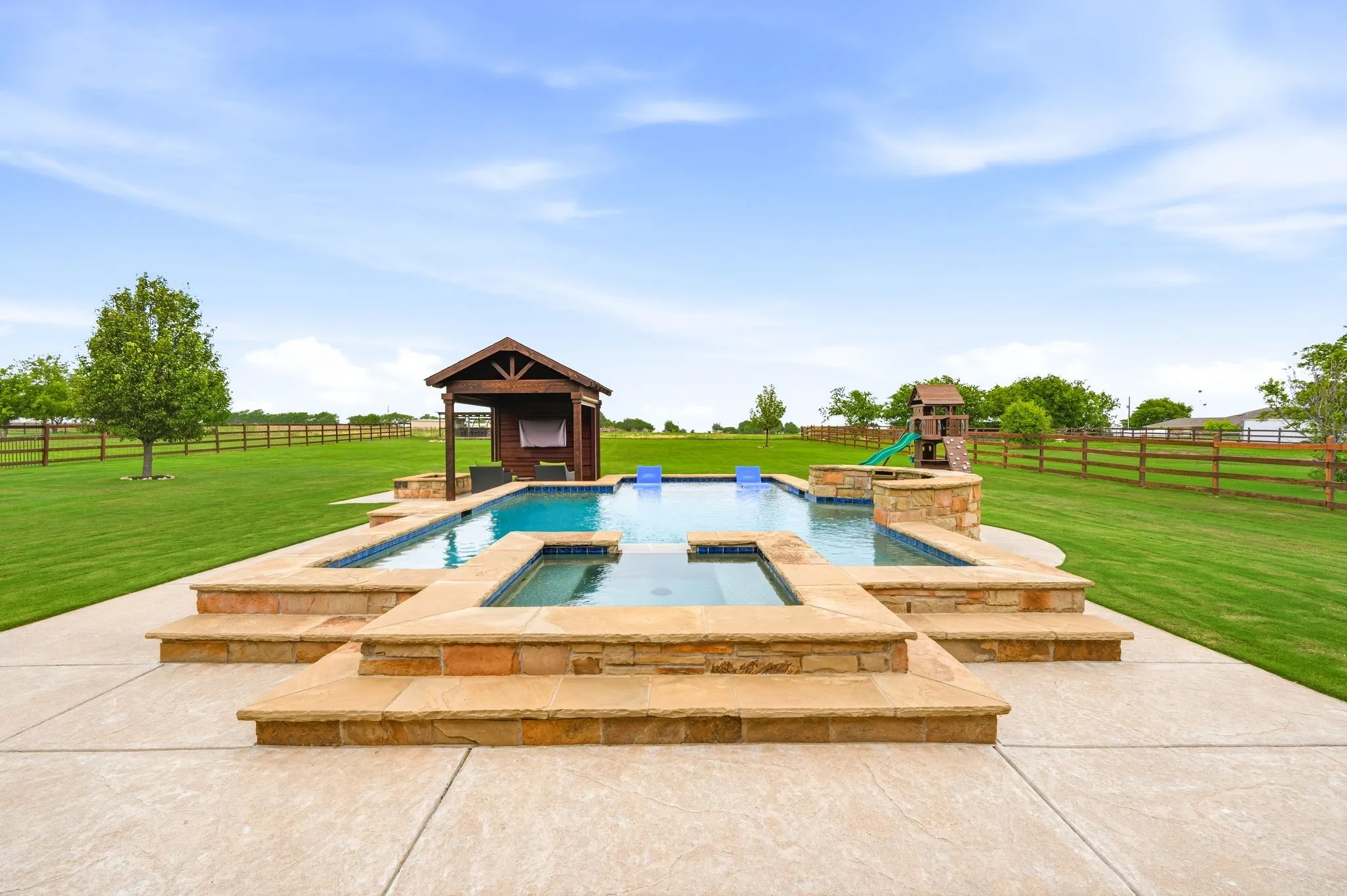 Single Family Residence For Sale in Denton County , 13450 Kira Lane, Justin, Texas 76247, 4 Bedroom, 3 Bathroom, 3 Garage spaces, 3,425 Sqft, built in 2014, mls#21346335, Real Estate Agent in Justin, Homes For Sale in Denton county, Homes For Sale in Justin, Realtor in Justin Texas, Real Estate Brokerage Independent Realty Texas, Luminita Cordes Realtor
