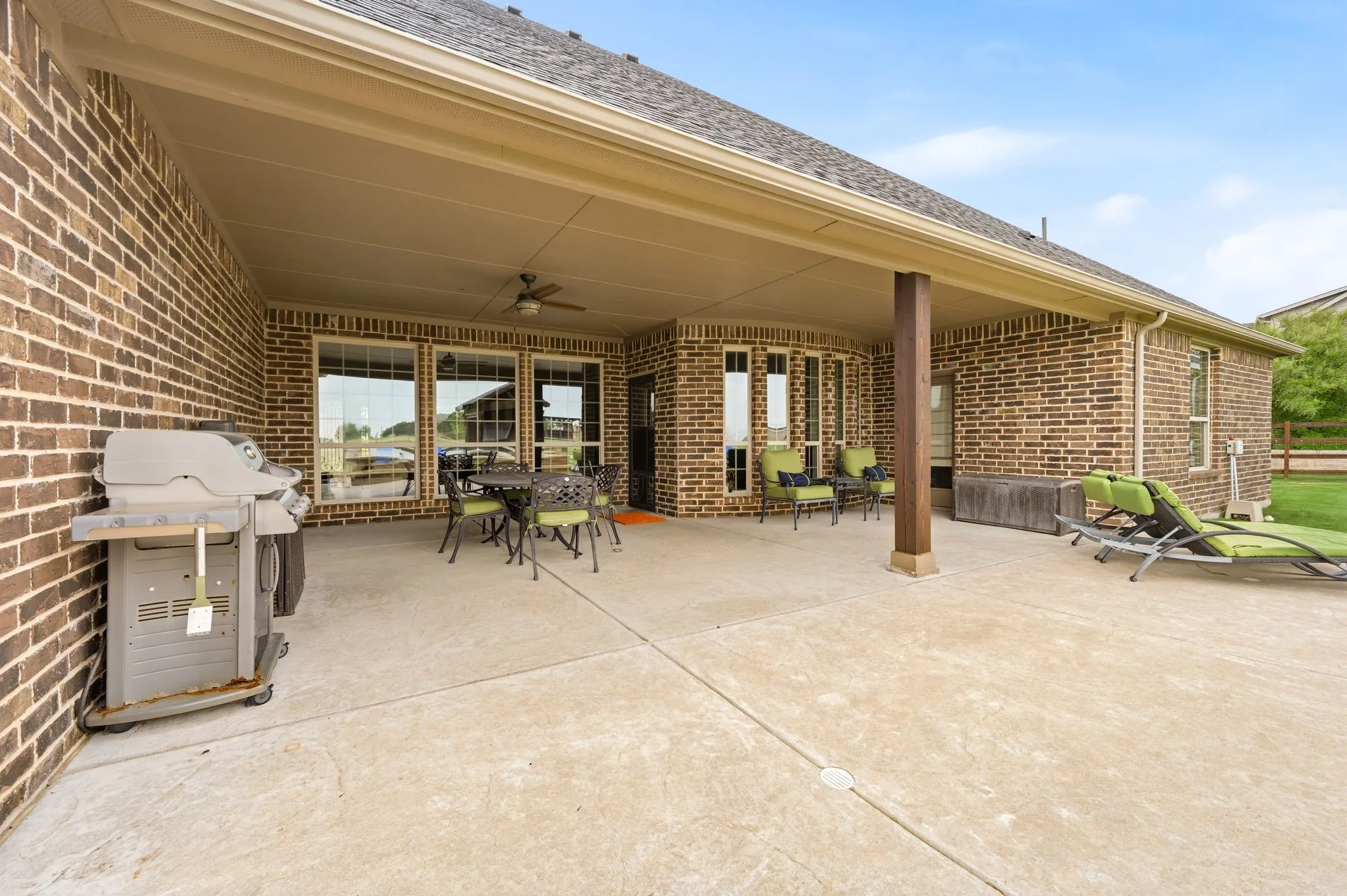 Single Family Residence For Sale in Denton County , 13450 Kira Lane, Justin, Texas 76247, 4 Bedroom, 3 Bathroom, 3 Garage spaces, 3,425 Sqft, built in 2014, mls#21346335, Real Estate Agent in Justin, Homes For Sale in Denton county, Homes For Sale in Justin, Realtor in Justin Texas, Real Estate Brokerage Independent Realty Texas, Luminita Cordes Realtor