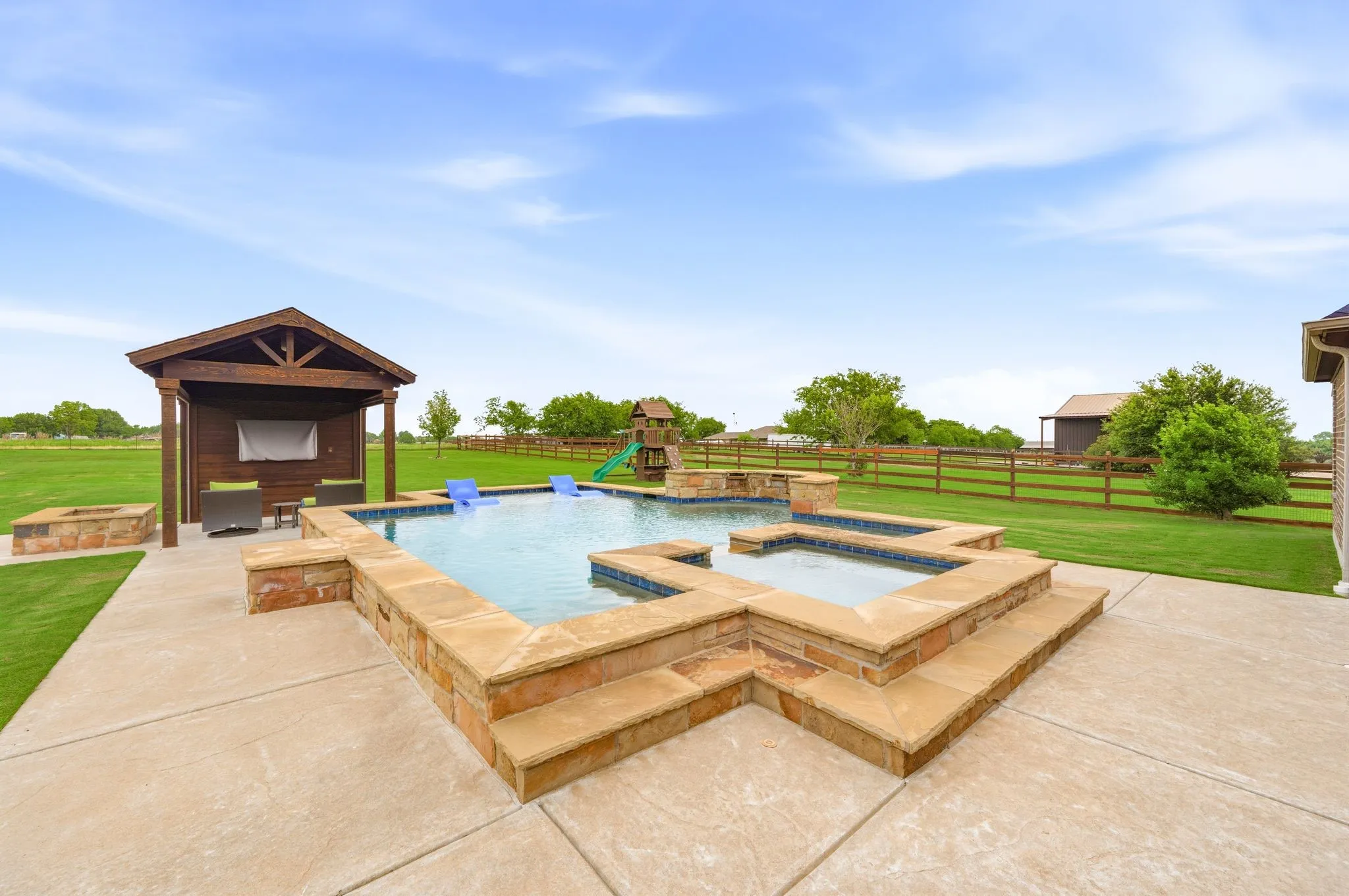 Single Family Residence For Sale in Denton County , 13450 Kira Lane, Justin, Texas 76247, 4 Bedroom, 3 Bathroom, 3 Garage spaces, 3,425 Sqft, built in 2014, mls#21346335, Real Estate Agent in Justin, Homes For Sale in Denton county, Homes For Sale in Justin, Realtor in Justin Texas, Real Estate Brokerage Independent Realty Texas, Luminita Cordes Realtor
