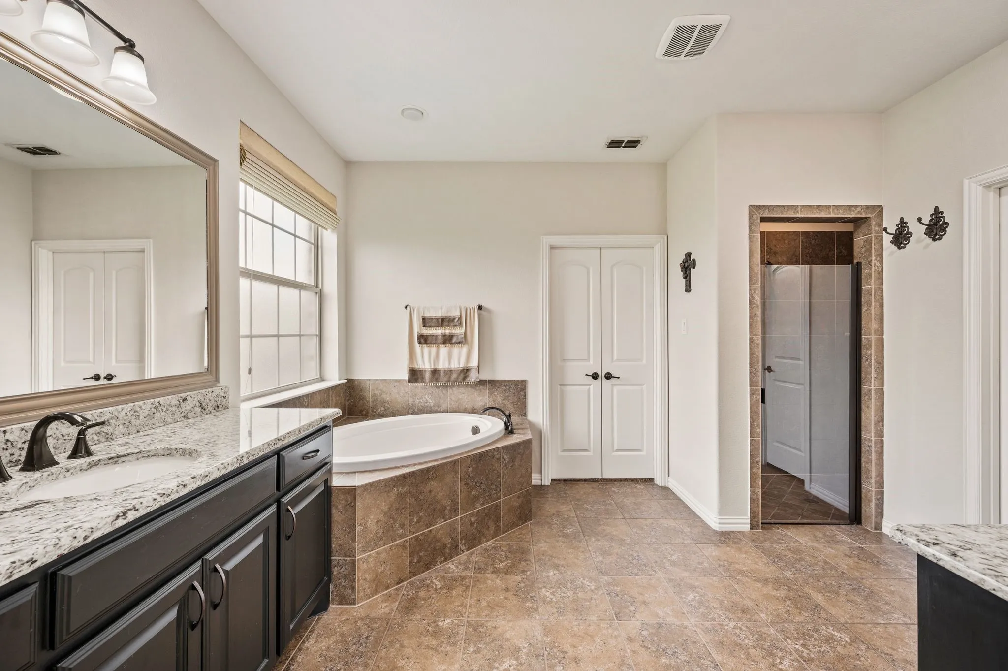 Single Family Residence For Sale in Denton County , 13450 Kira Lane, Justin, Texas 76247, 4 Bedroom, 3 Bathroom, 3 Garage spaces, 3,425 Sqft, built in 2014, mls#21346335, Real Estate Agent in Justin, Homes For Sale in Denton county, Homes For Sale in Justin, Realtor in Justin Texas, Real Estate Brokerage Independent Realty Texas, Luminita Cordes Realtor