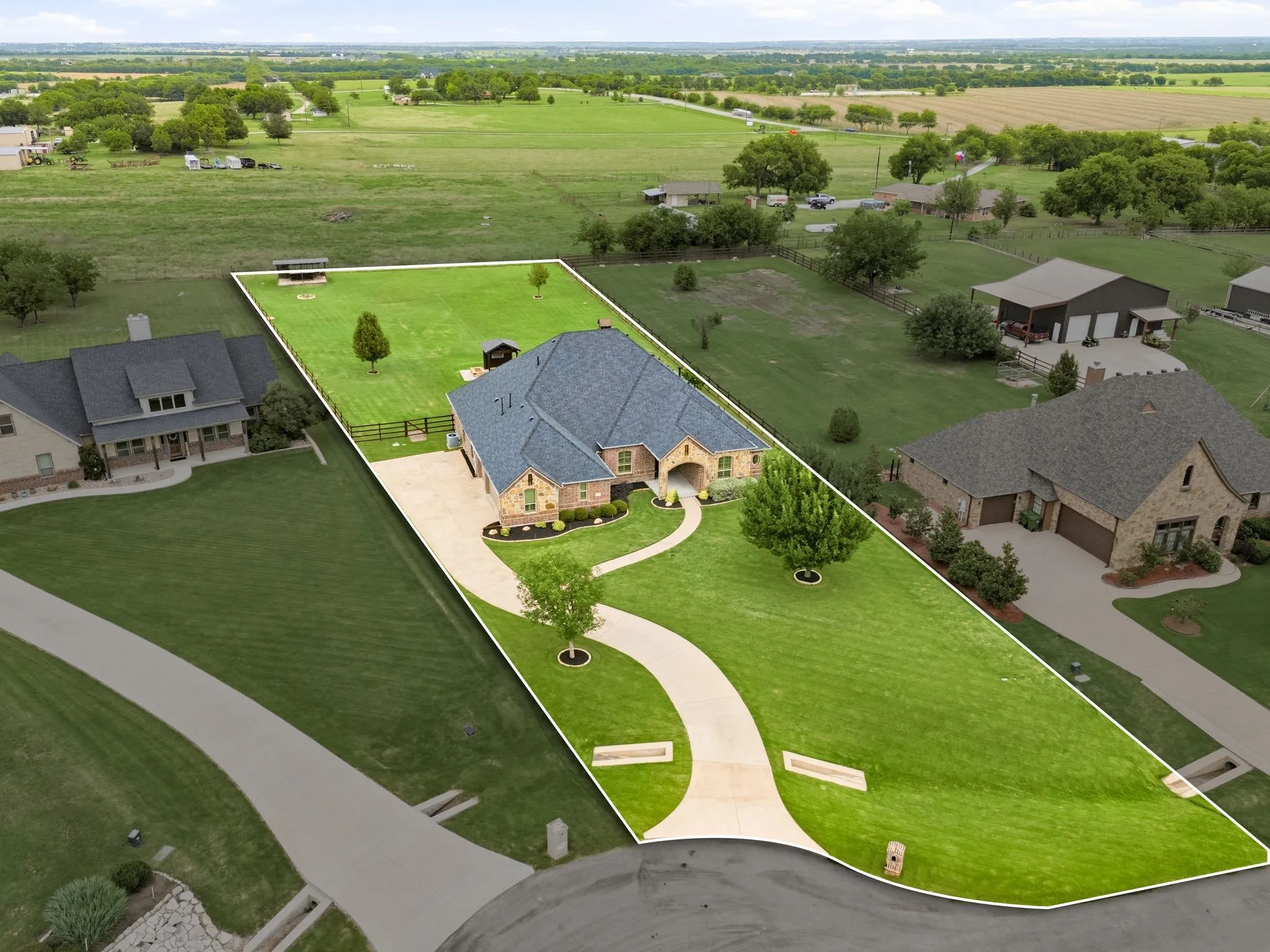 Single Family Residence For Sale in Denton County , 13450 Kira Lane, Justin, Texas 76247, 4 Bedroom, 3 Bathroom, 3 Garage spaces, 3,425 Sqft, built in 2014, mls#21346335, Real Estate Agent in Justin, Homes For Sale in Denton county, Homes For Sale in Justin, Realtor in Justin Texas, Real Estate Brokerage Independent Realty Texas, Luminita Cordes Realtor
