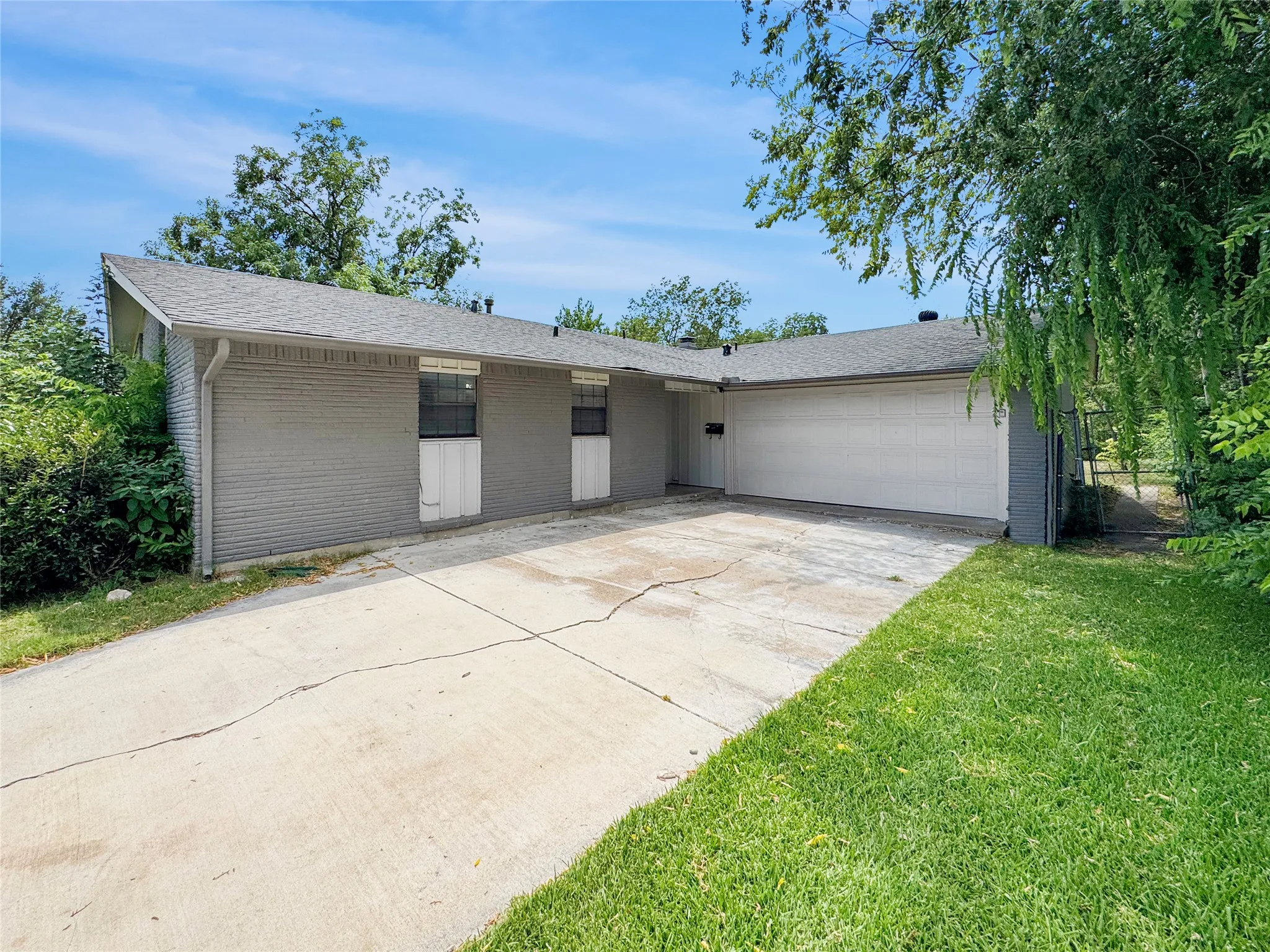 Single Family Residence For Rent in Dallas County , 1319 Wisteria Way, Richardson, Texas 75080, 3 Bedrooms, 2 Bathrooms, 2 Garage spaces, 1,427 Sqft, built in 1961, Price $2,295, mls#21347051, Real Estate Agent in Richardson, Homes For Rent in Dallas county, Homes For Rent in Richardson, Realtor in Richardson Texas, Real Estate Brokerage Independent Realty Texas, Luminita Cordes Realtor