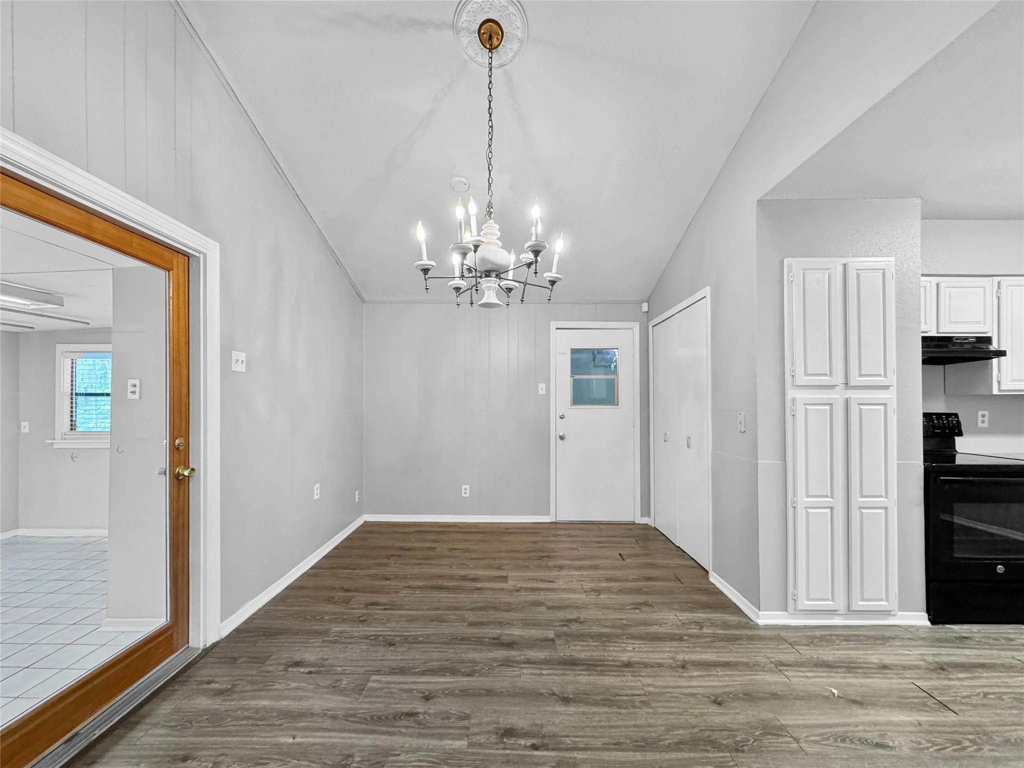 Single Family Residence For Rent in Dallas County , 1319 Wisteria Way, Richardson, Texas 75080, 3 Bedrooms, 2 Bathrooms, 2 Garage spaces, 1,427 Sqft, built in 1961, Price $2,295, mls#21347051, Real Estate Agent in Richardson, Homes For Rent in Dallas county, Homes For Rent in Richardson, Realtor in Richardson Texas, Real Estate Brokerage Independent Realty Texas, Luminita Cordes Realtor