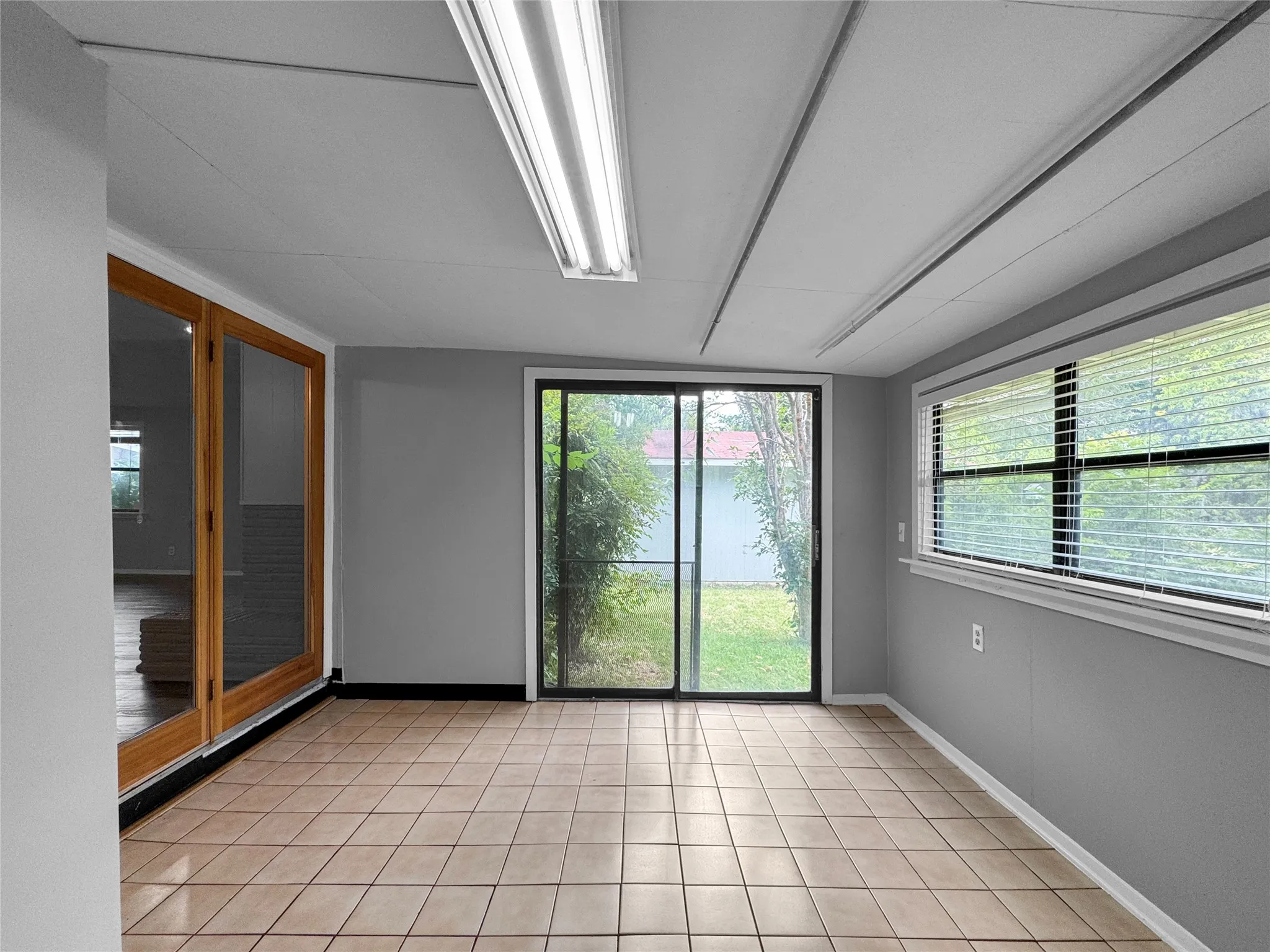 Single Family Residence For Rent in Dallas County , 1319 Wisteria Way, Richardson, Texas 75080, 3 Bedrooms, 2 Bathrooms, 2 Garage spaces, 1,427 Sqft, built in 1961, Price $2,295, mls#21347051, Real Estate Agent in Richardson, Homes For Rent in Dallas county, Homes For Rent in Richardson, Realtor in Richardson Texas, Real Estate Brokerage Independent Realty Texas, Luminita Cordes Realtor