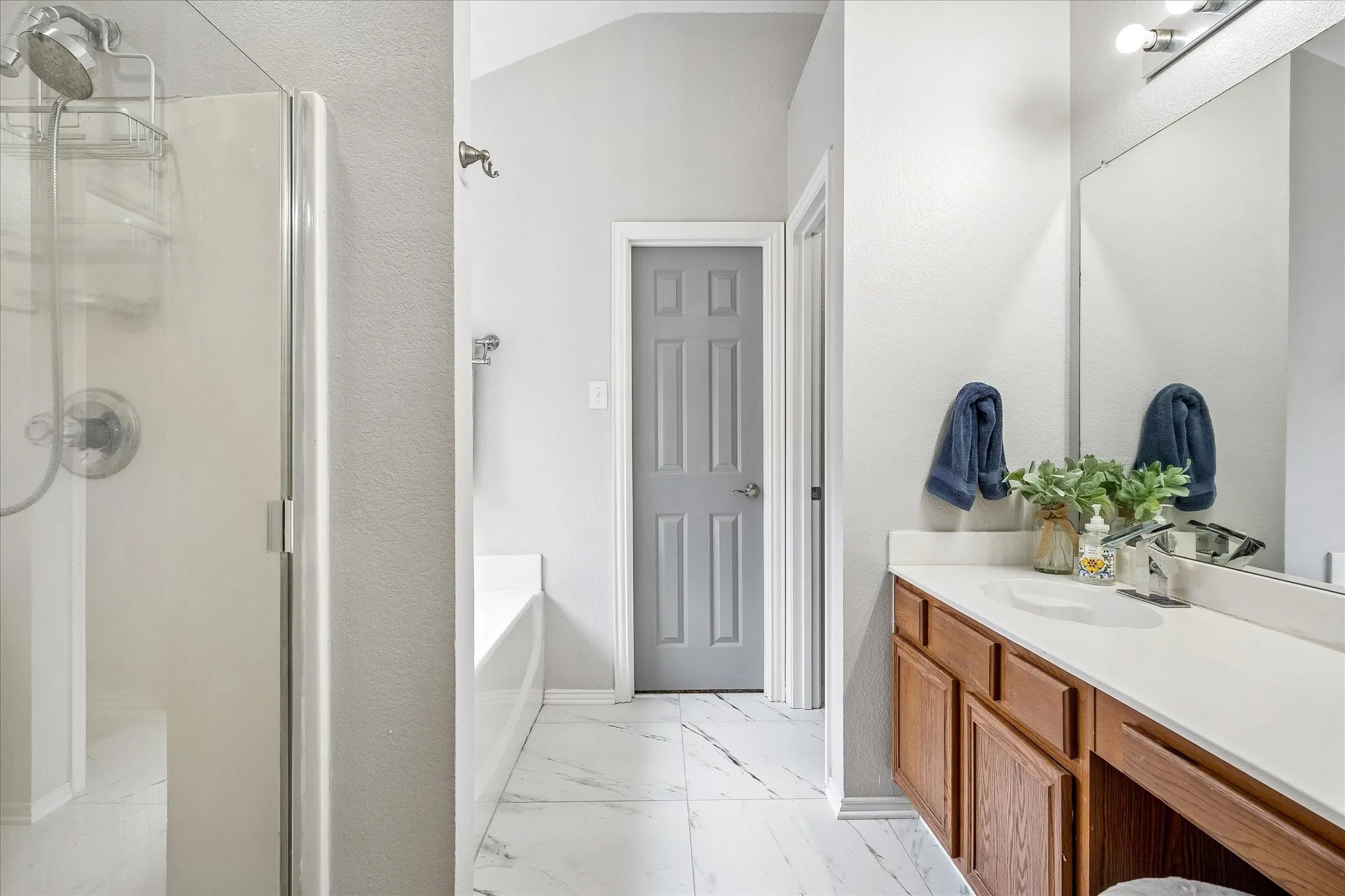 Single Family Residence For Sale in Denton County , 1031 Port Aransas Drive, Little Elm, Texas 75068, 3 Bedroom, 2 Bathroom, 2 Garage spaces, 1,560 Sqft, built in 2001, mls#21346800, Real Estate Agent in Little Elm, Homes For Sale in Denton county, Homes For Sale in Little Elm, Realtor in Little Elm Texas, Real Estate Brokerage Independent Realty Texas, Luminita Cordes Realtor