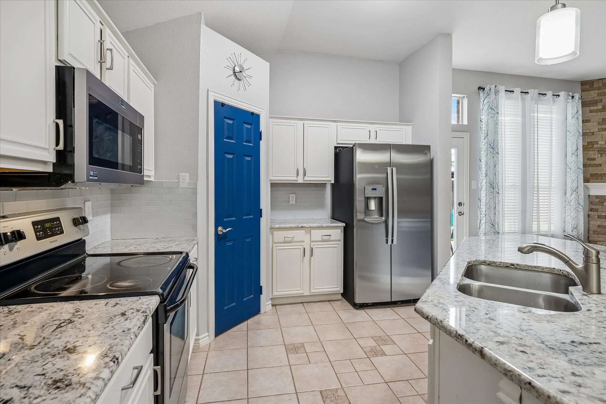 Single Family Residence For Sale in Denton County , 1031 Port Aransas Drive, Little Elm, Texas 75068, 3 Bedroom, 2 Bathroom, 2 Garage spaces, 1,560 Sqft, built in 2001, mls#21346800, Real Estate Agent in Little Elm, Homes For Sale in Denton county, Homes For Sale in Little Elm, Realtor in Little Elm Texas, Real Estate Brokerage Independent Realty Texas, Luminita Cordes Realtor