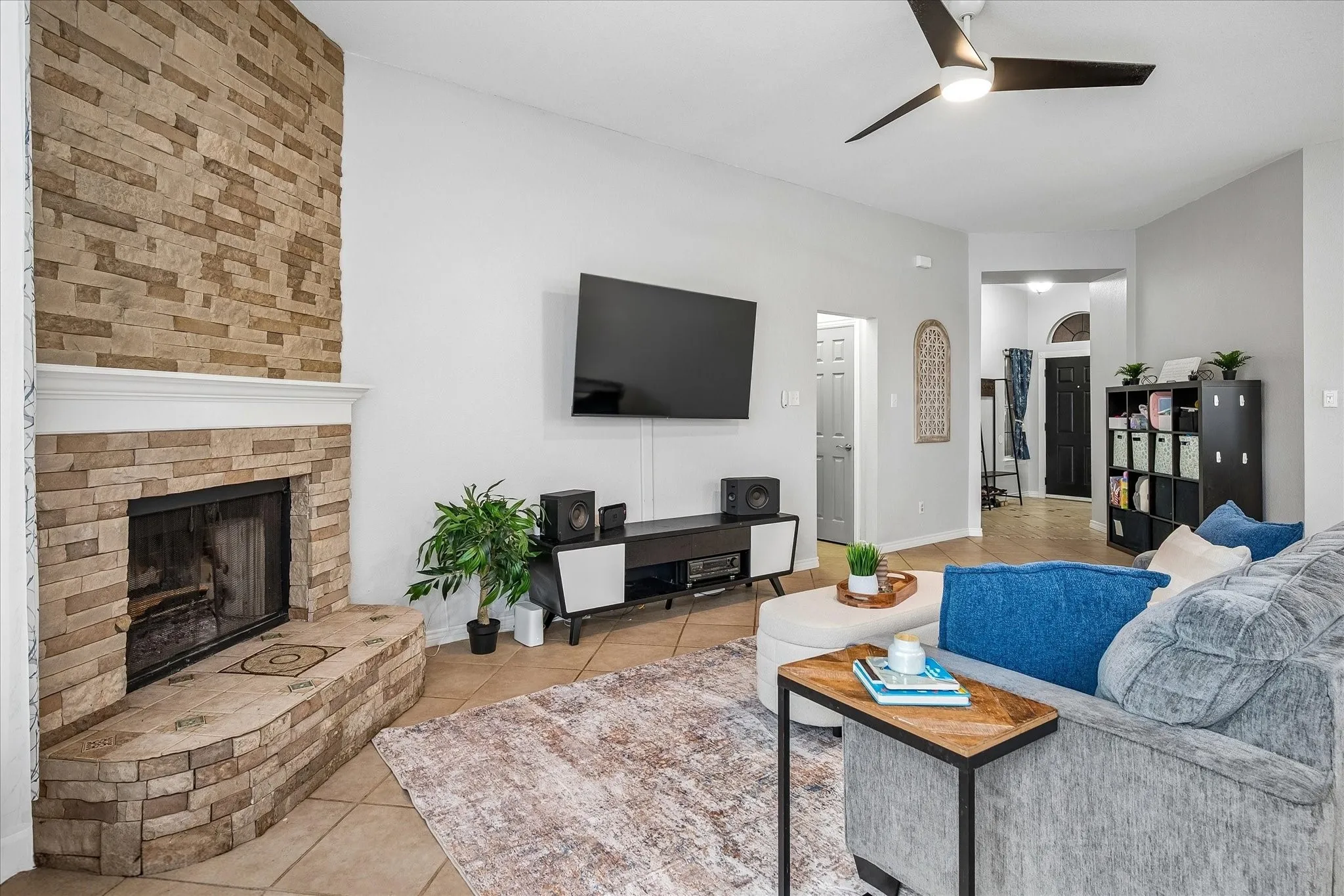 Single Family Residence For Sale in Denton County , 1031 Port Aransas Drive, Little Elm, Texas 75068, 3 Bedroom, 2 Bathroom, 2 Garage spaces, 1,560 Sqft, built in 2001, mls#21346800, Real Estate Agent in Little Elm, Homes For Sale in Denton county, Homes For Sale in Little Elm, Realtor in Little Elm Texas, Real Estate Brokerage Independent Realty Texas, Luminita Cordes Realtor