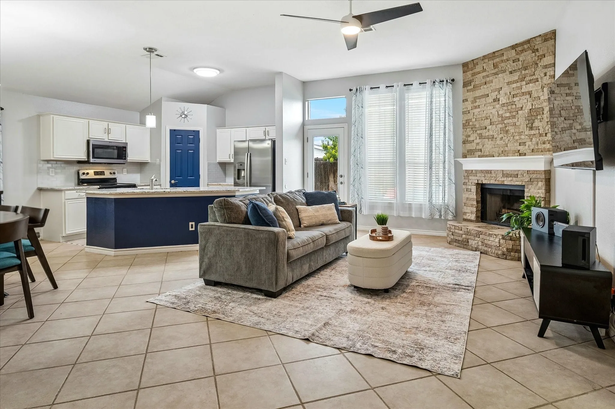 Single Family Residence For Sale in Denton County , 1031 Port Aransas Drive, Little Elm, Texas 75068, 3 Bedroom, 2 Bathroom, 2 Garage spaces, 1,560 Sqft, built in 2001, mls#21346800, Real Estate Agent in Little Elm, Homes For Sale in Denton county, Homes For Sale in Little Elm, Realtor in Little Elm Texas, Real Estate Brokerage Independent Realty Texas, Luminita Cordes Realtor
