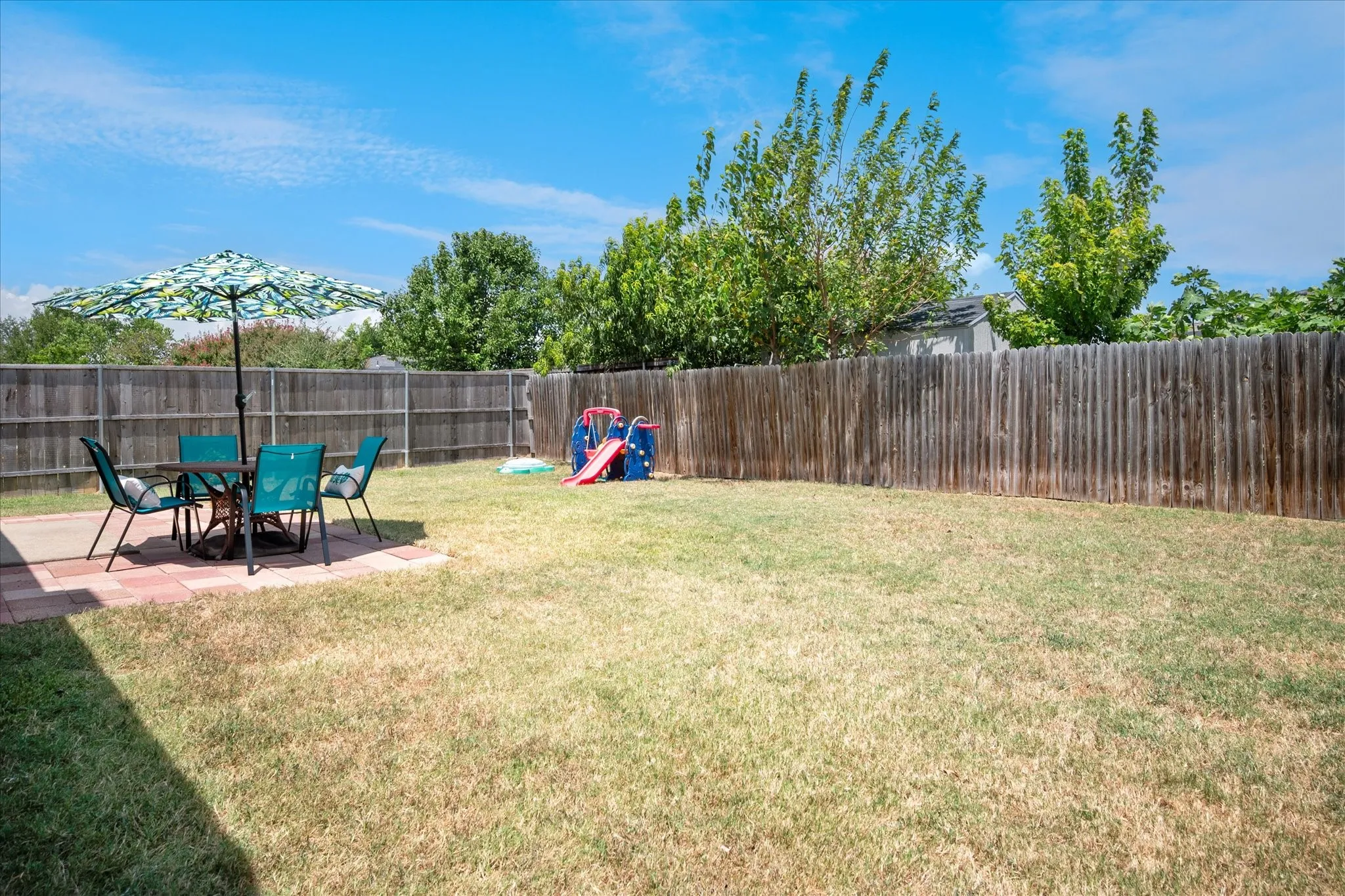 Single Family Residence For Sale in Denton County , 1031 Port Aransas Drive, Little Elm, Texas 75068, 3 Bedroom, 2 Bathroom, 2 Garage spaces, 1,560 Sqft, built in 2001, mls#21346800, Real Estate Agent in Little Elm, Homes For Sale in Denton county, Homes For Sale in Little Elm, Realtor in Little Elm Texas, Real Estate Brokerage Independent Realty Texas, Luminita Cordes Realtor