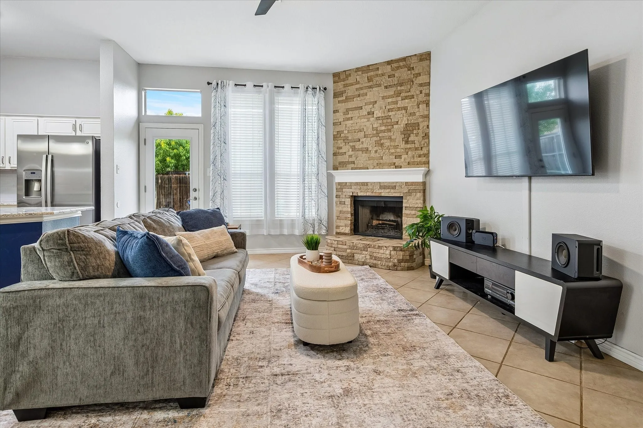 Single Family Residence For Sale in Denton County , 1031 Port Aransas Drive, Little Elm, Texas 75068, 3 Bedroom, 2 Bathroom, 2 Garage spaces, 1,560 Sqft, built in 2001, mls#21346800, Real Estate Agent in Little Elm, Homes For Sale in Denton county, Homes For Sale in Little Elm, Realtor in Little Elm Texas, Real Estate Brokerage Independent Realty Texas, Luminita Cordes Realtor